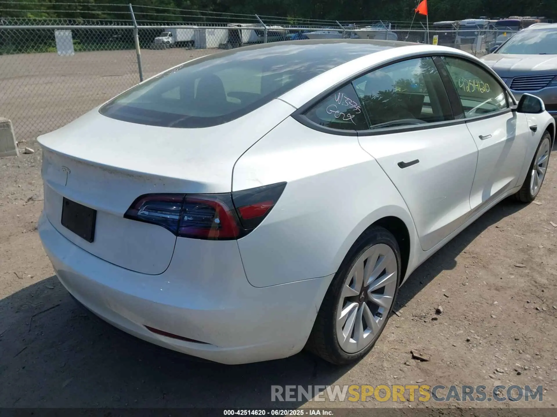 4 Фотография поврежденного автомобиля 5YJ3E1EA2PF484335 TESLA MODEL 3 2023