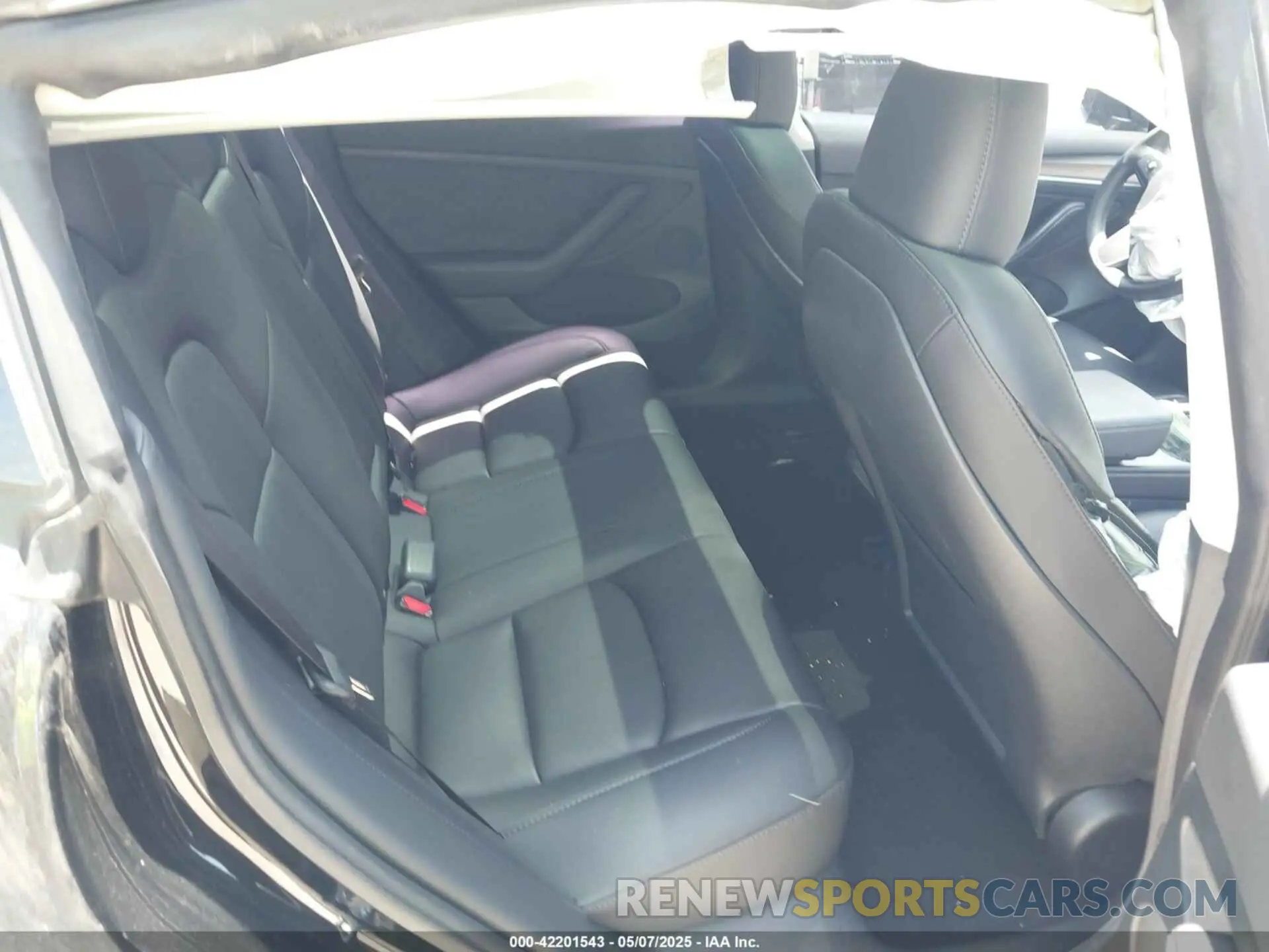 8 Фотография поврежденного автомобиля 5YJ3E1EA2PF501375 TESLA MODEL 3 2023