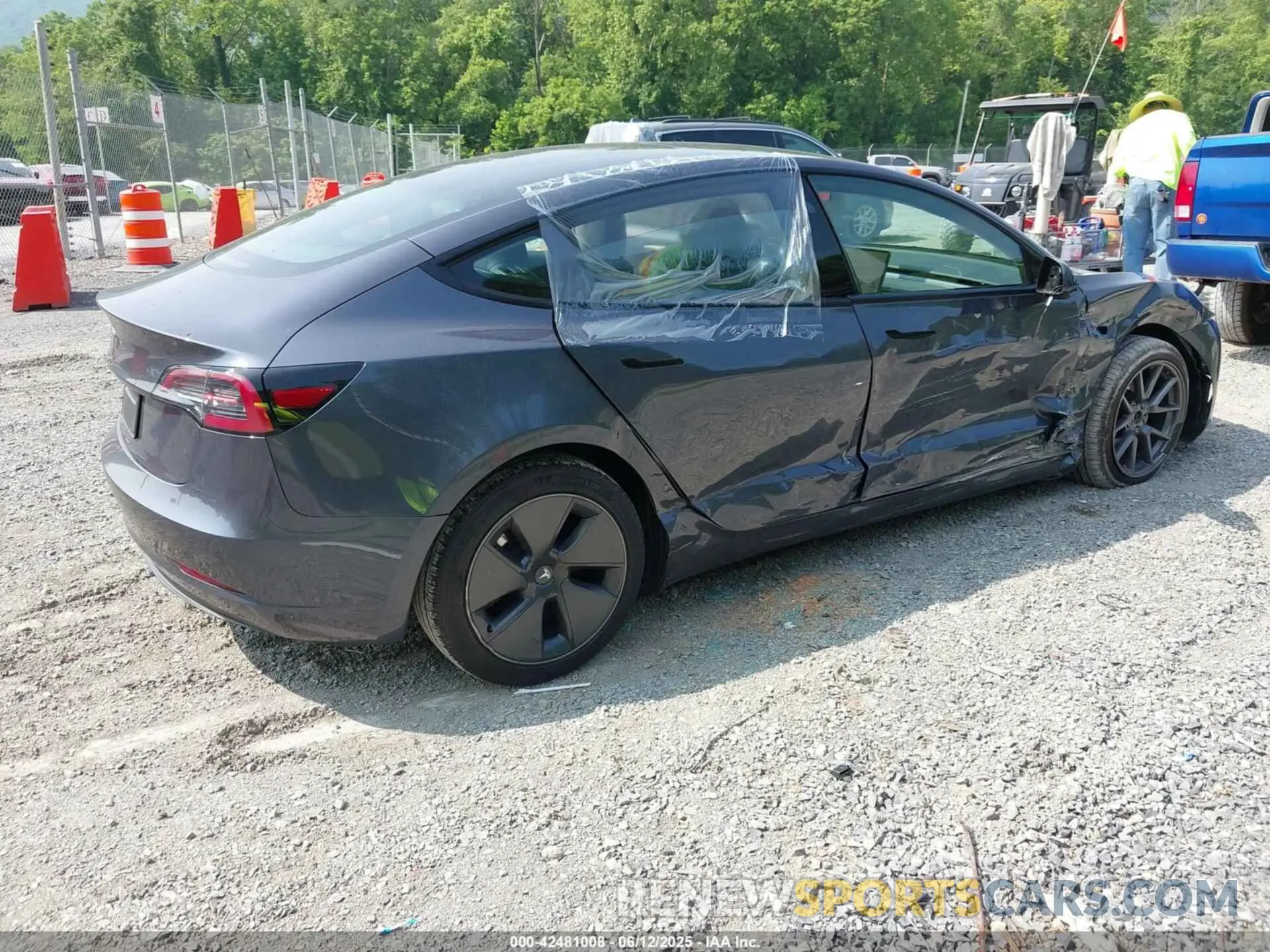 4 Фотография поврежденного автомобиля 5YJ3E1EA2PF566047 TESLA MODEL 3 2023
