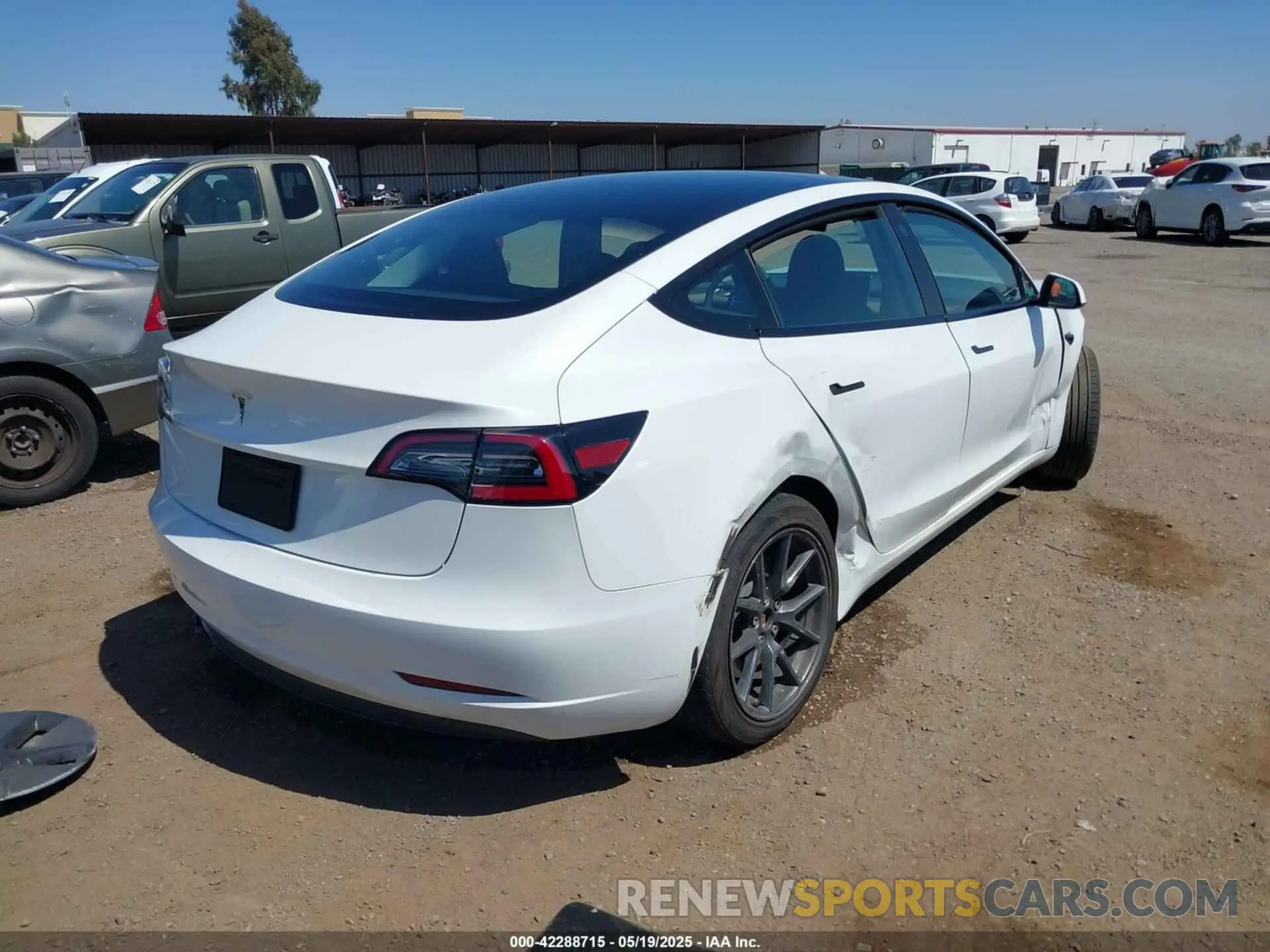 4 Фотография поврежденного автомобиля 5YJ3E1EA2PF571569 TESLA MODEL 3 2023