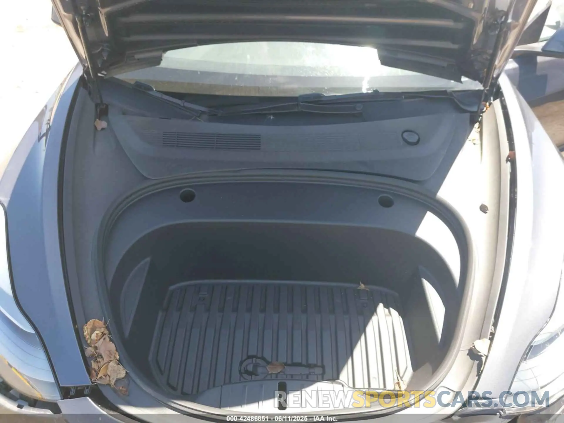 10 Photograph of a damaged car 5YJ3E1EA2PF639384 TESLA MODEL 3 2023