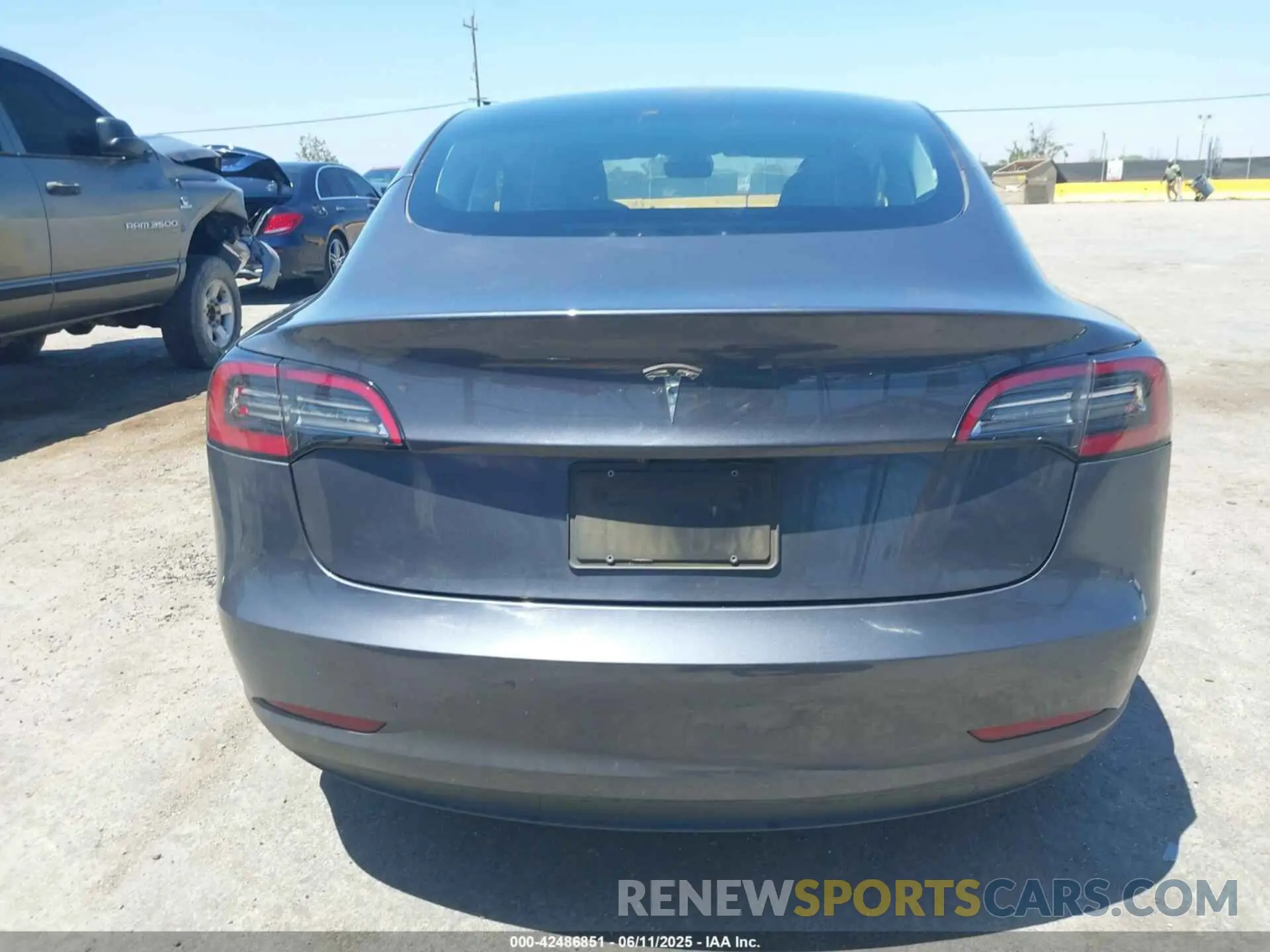 16 Photograph of a damaged car 5YJ3E1EA2PF639384 TESLA MODEL 3 2023