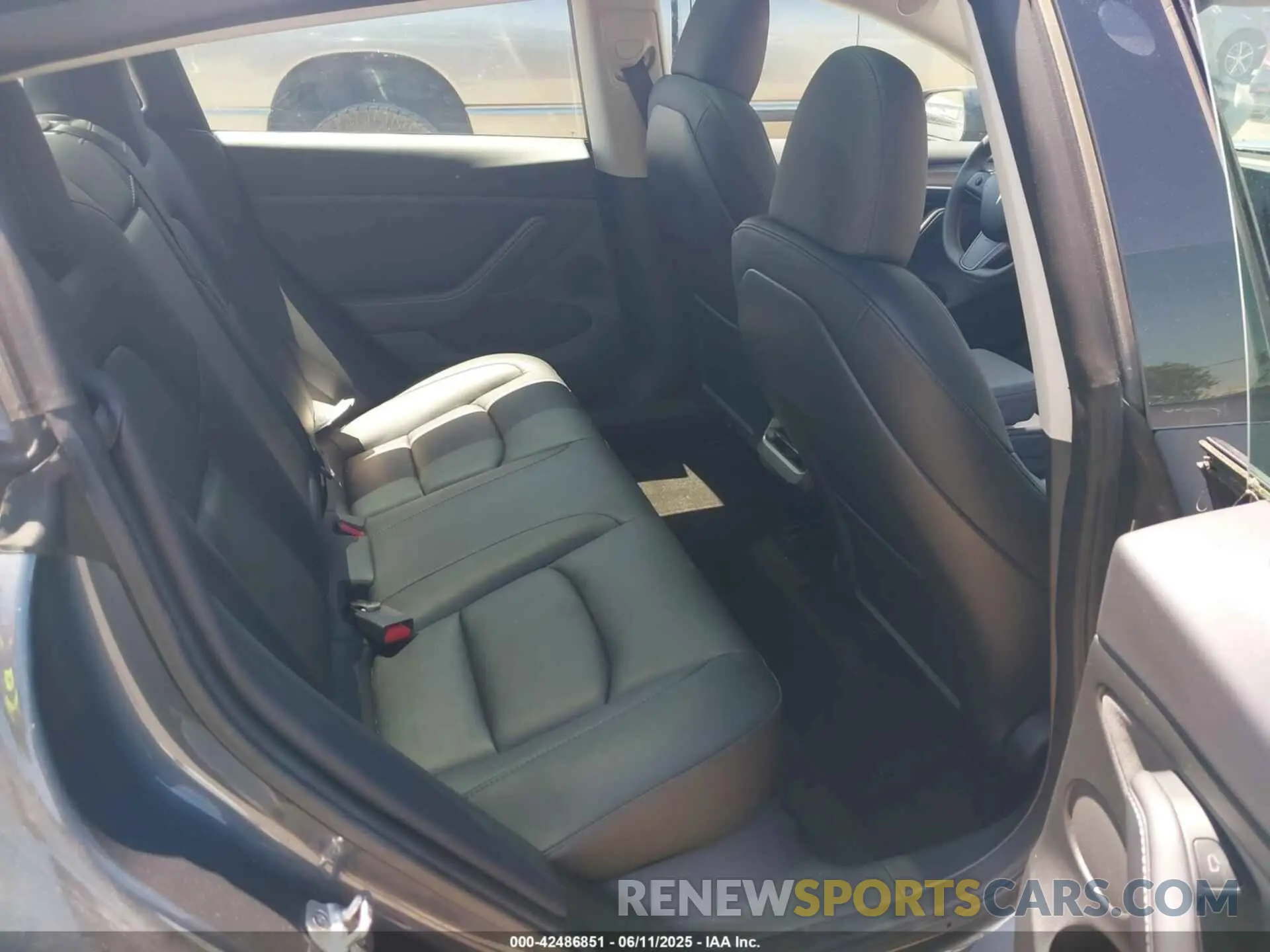 8 Photograph of a damaged car 5YJ3E1EA2PF639384 TESLA MODEL 3 2023