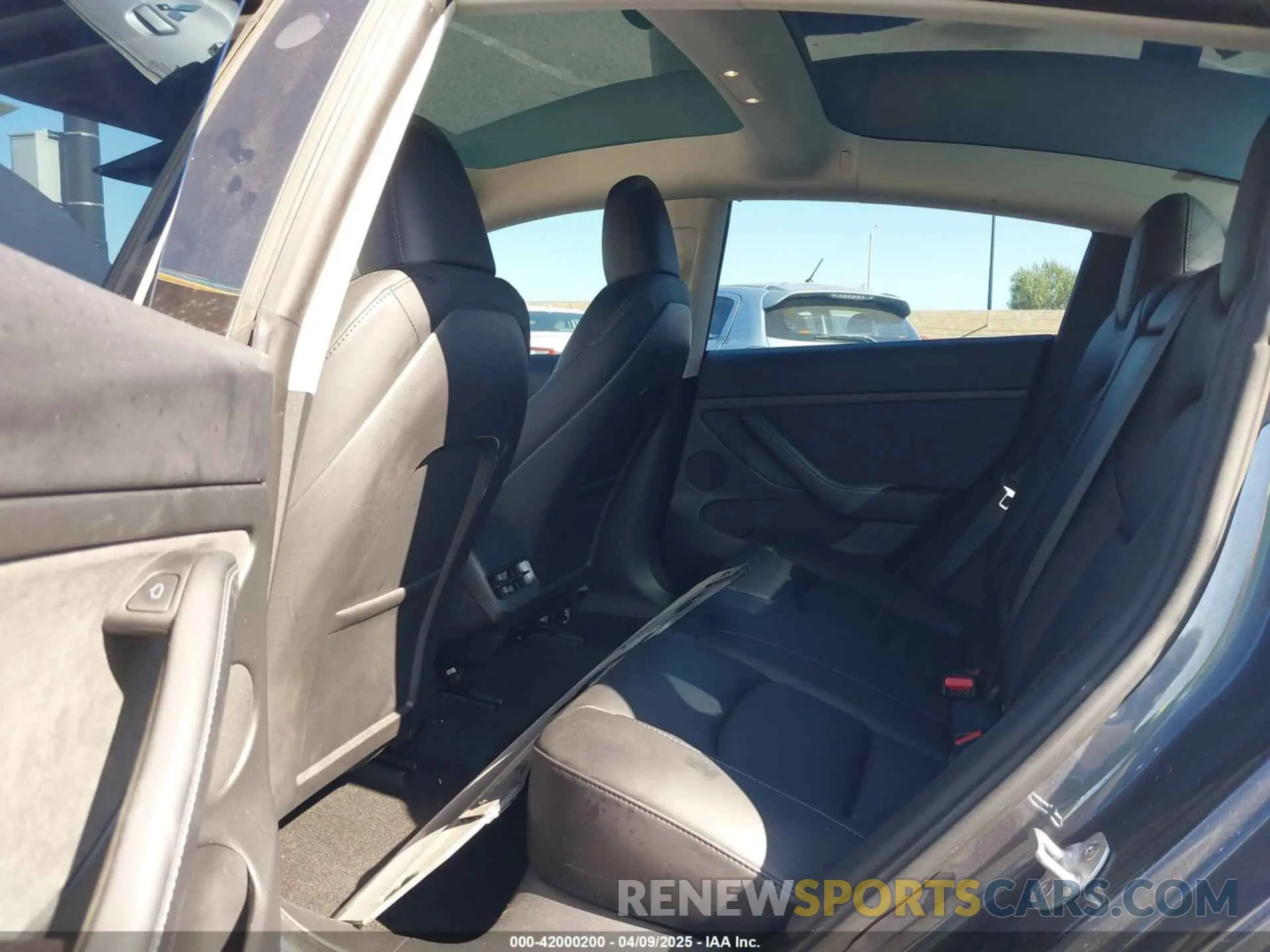 8 Photograph of a damaged car 5YJ3E1EA2PF640289 TESLA MODEL 3 2023