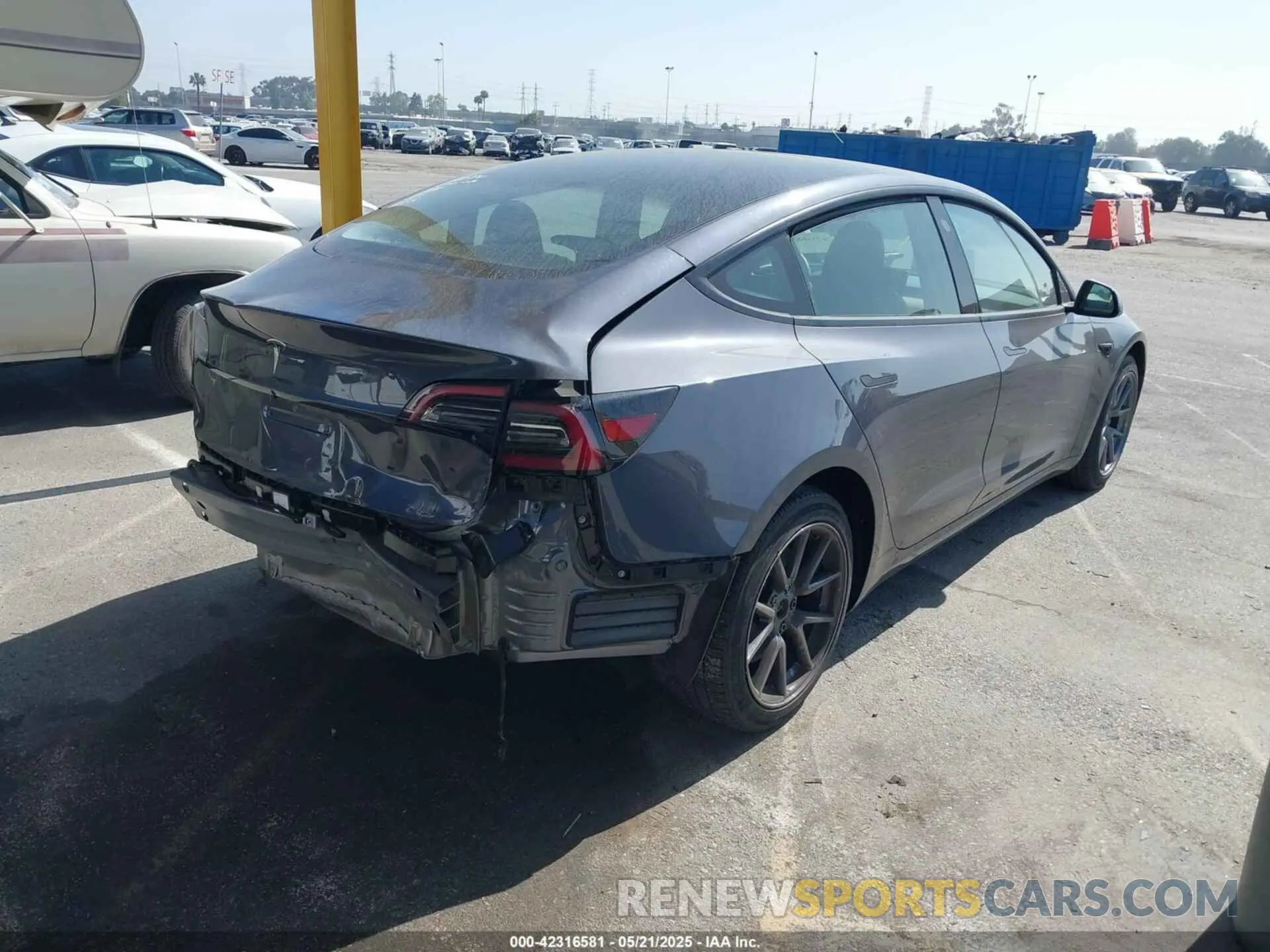 4 Фотография поврежденного автомобиля 5YJ3E1EA2PF668853 TESLA MODEL 3 2023