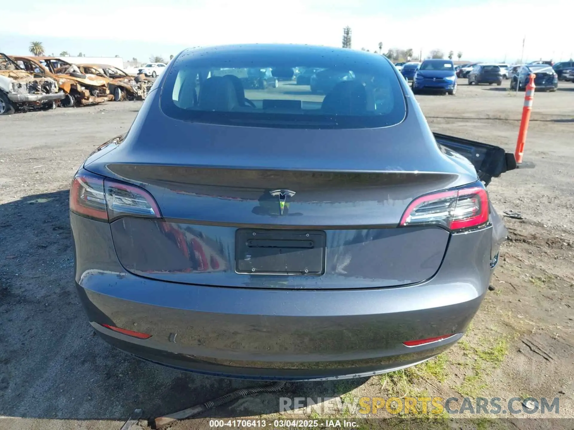 17 Photograph of a damaged car 5YJ3E1EA2PF671803 TESLA MODEL 3 2023