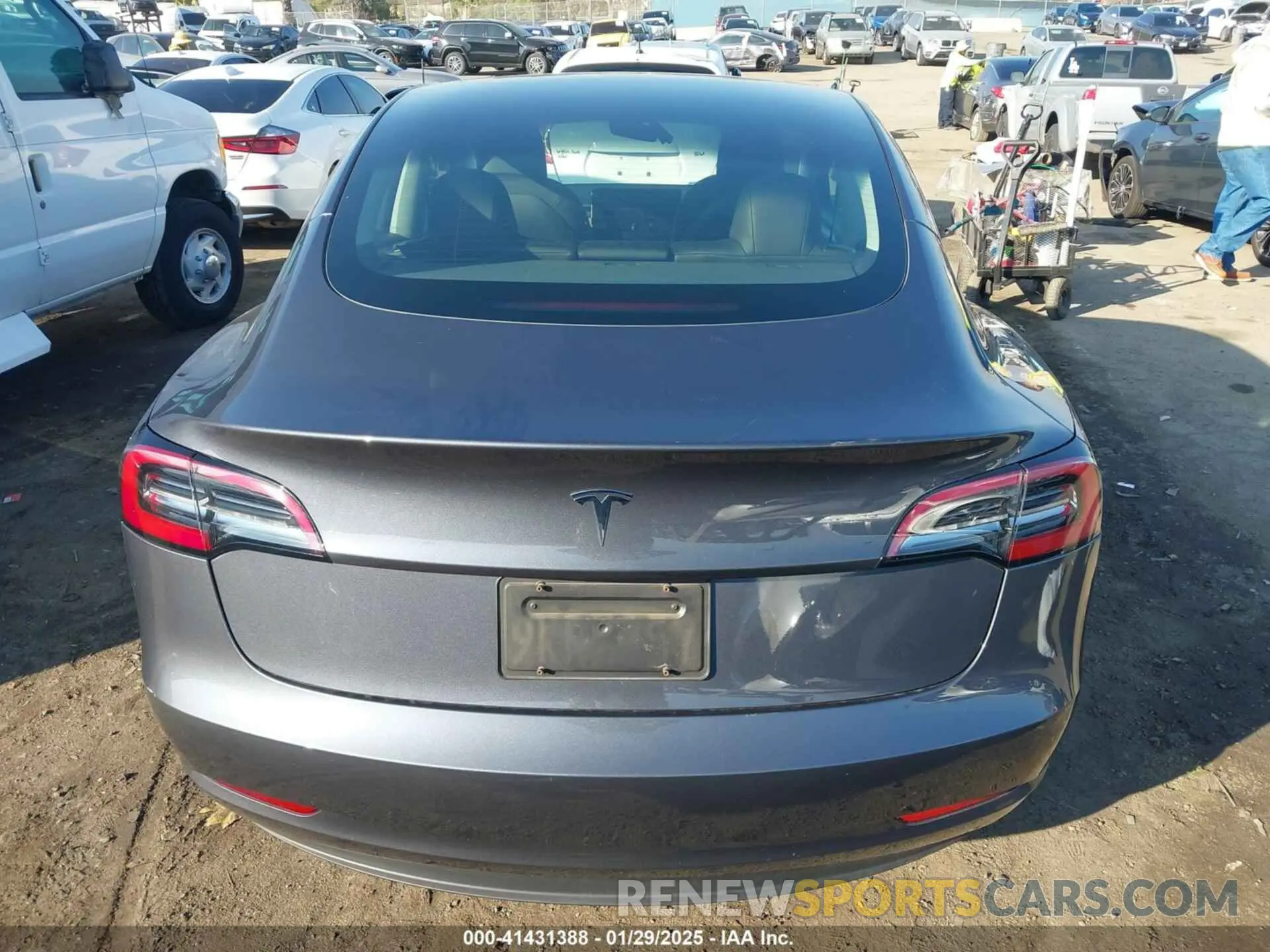 17 Photograph of a damaged car 5YJ3E1EA2PF707618 TESLA MODEL 3 2023