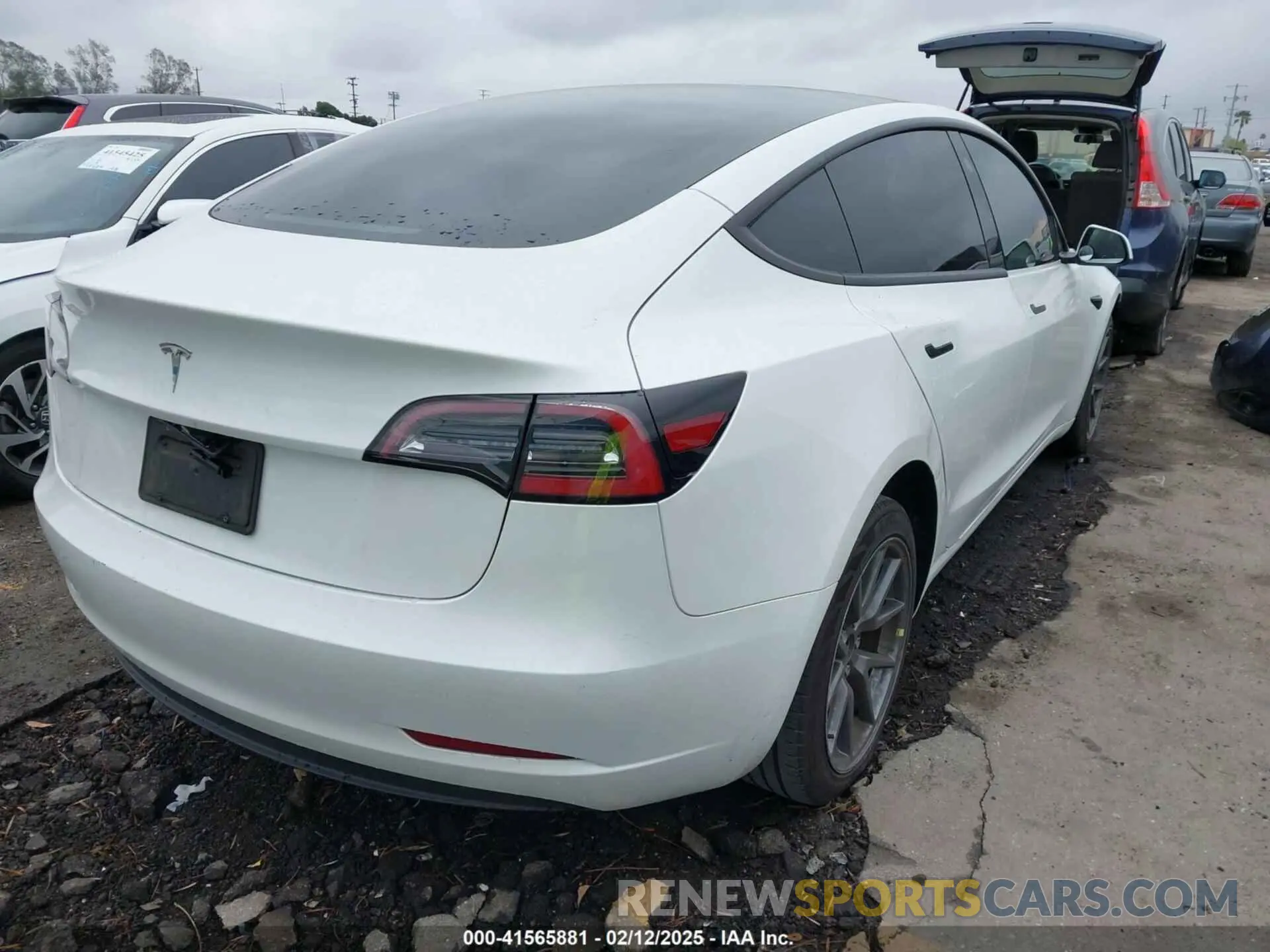 4 Photograph of a damaged car 5YJ3E1EA3PF401446 TESLA MODEL 3 2023