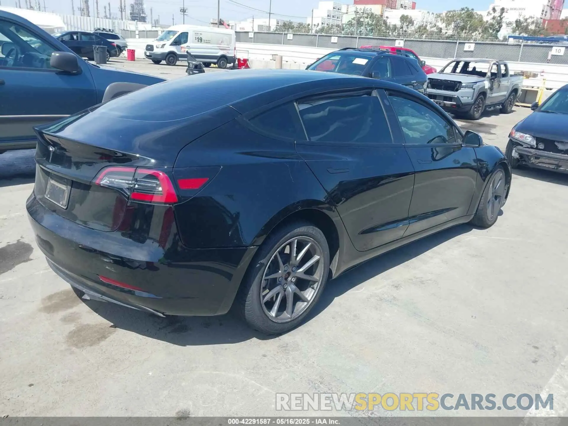 4 Photograph of a damaged car 5YJ3E1EA3PF462120 TESLA MODEL 3 2023