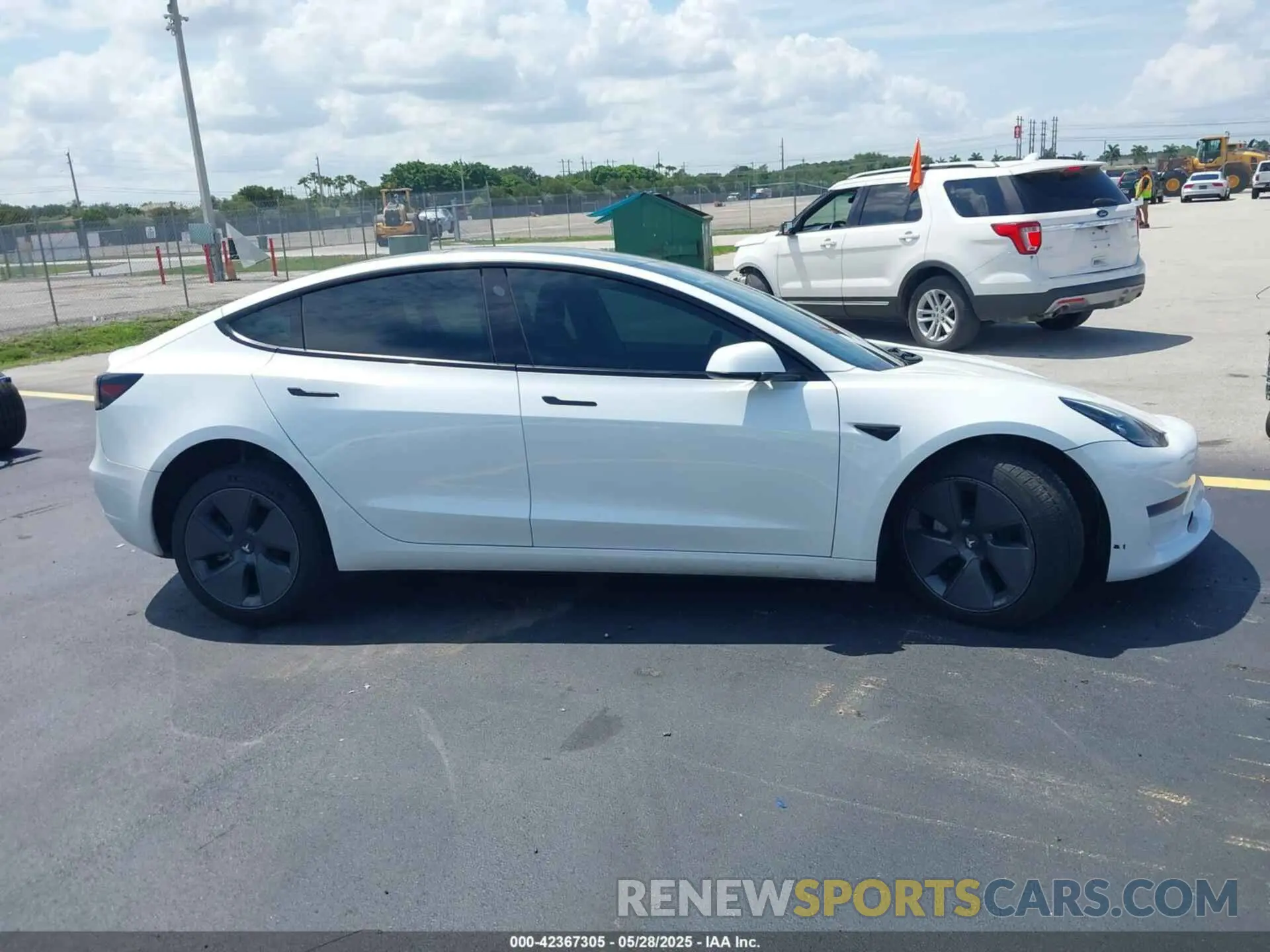 12 Фотография поврежденного автомобиля 5YJ3E1EA3PF489477 TESLA MODEL 3 2023