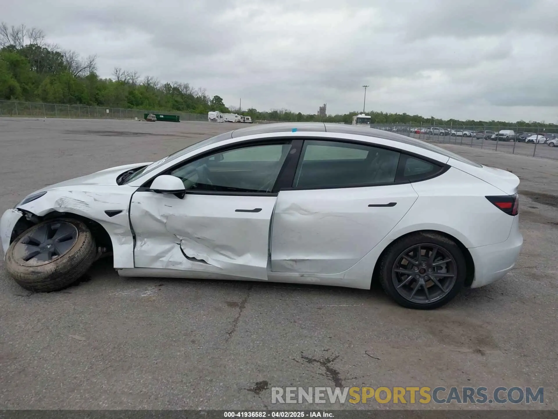 14 Фотография поврежденного автомобиля 5YJ3E1EA3PF493142 TESLA MODEL 3 2023
