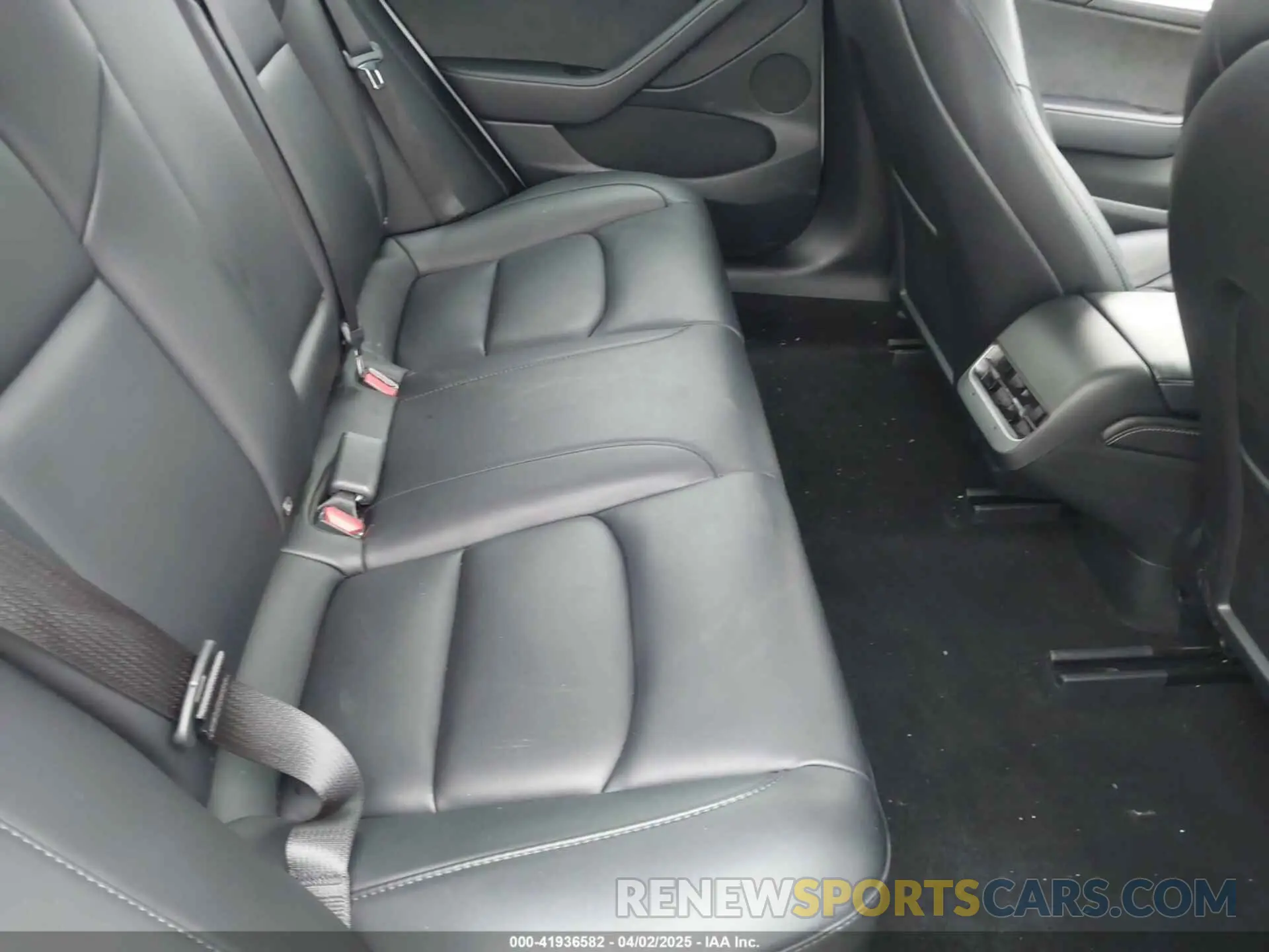 8 Фотография поврежденного автомобиля 5YJ3E1EA3PF493142 TESLA MODEL 3 2023