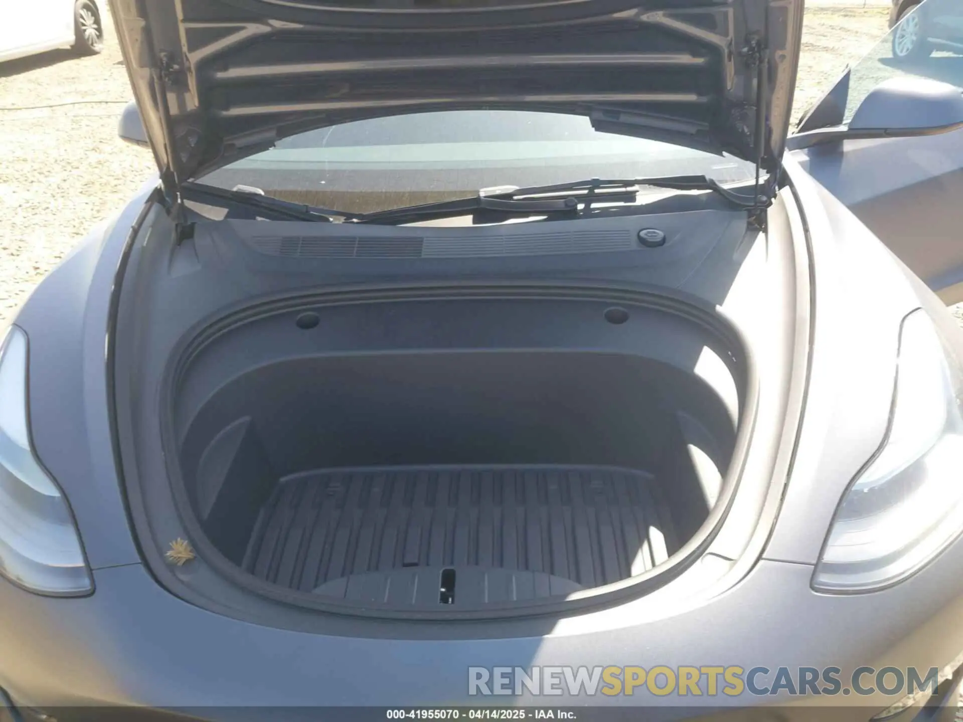 10 Photograph of a damaged car 5YJ3E1EA3PF705831 TESLA MODEL 3 2023