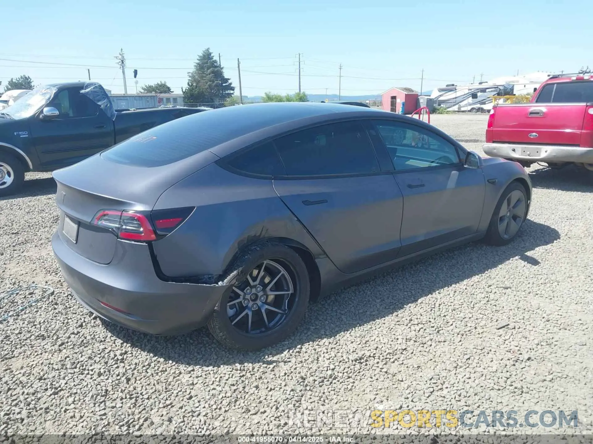 4 Photograph of a damaged car 5YJ3E1EA3PF705831 TESLA MODEL 3 2023
