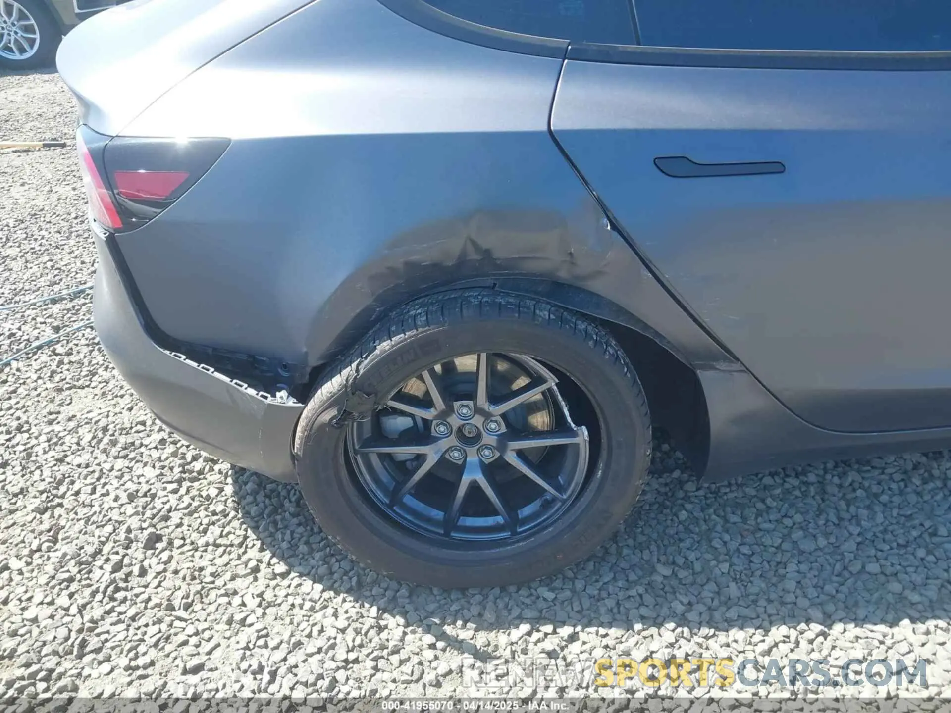 6 Photograph of a damaged car 5YJ3E1EA3PF705831 TESLA MODEL 3 2023