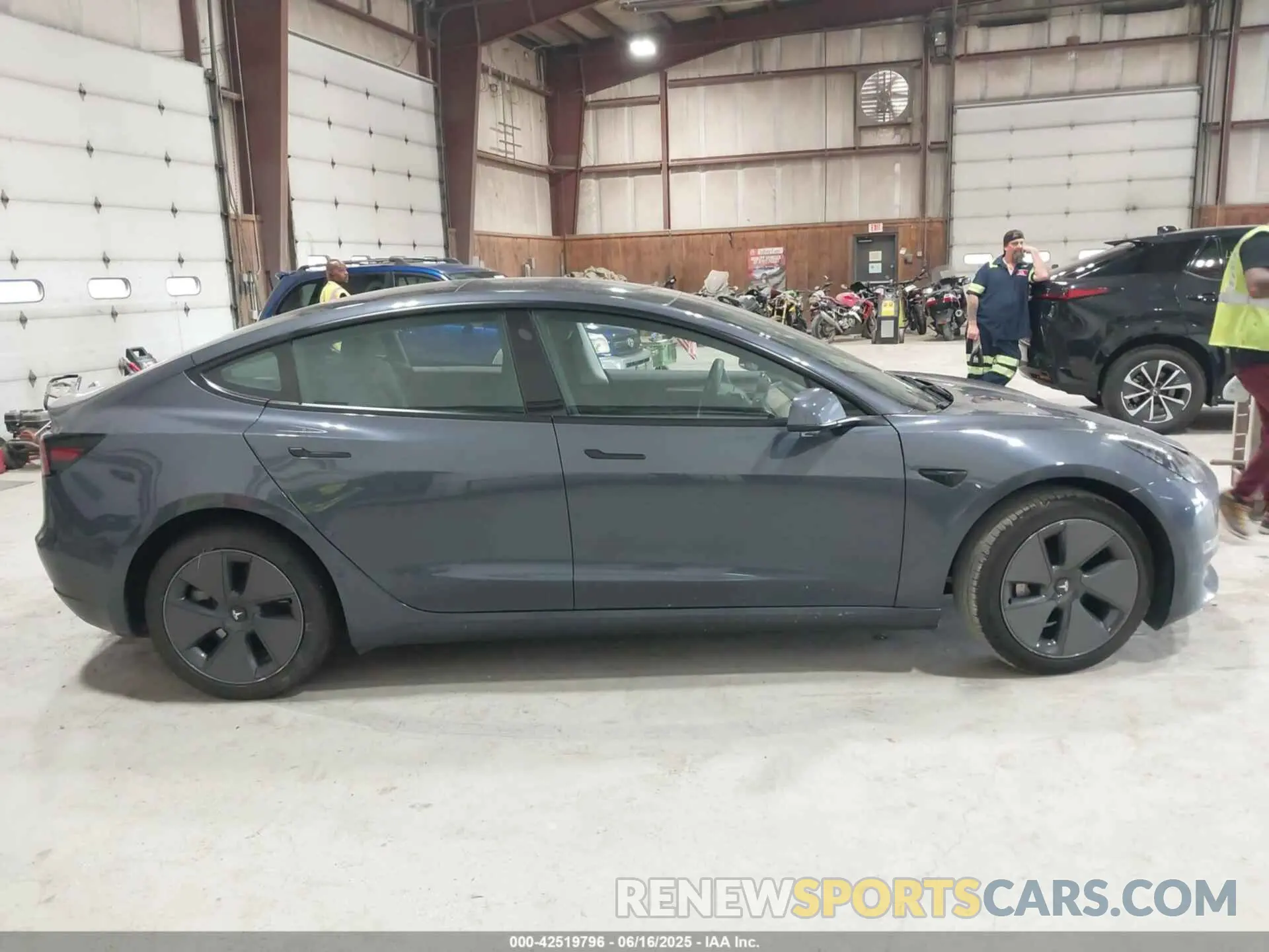 12 Фотография поврежденного автомобиля 5YJ3E1EA3PF705909 TESLA MODEL 3 2023