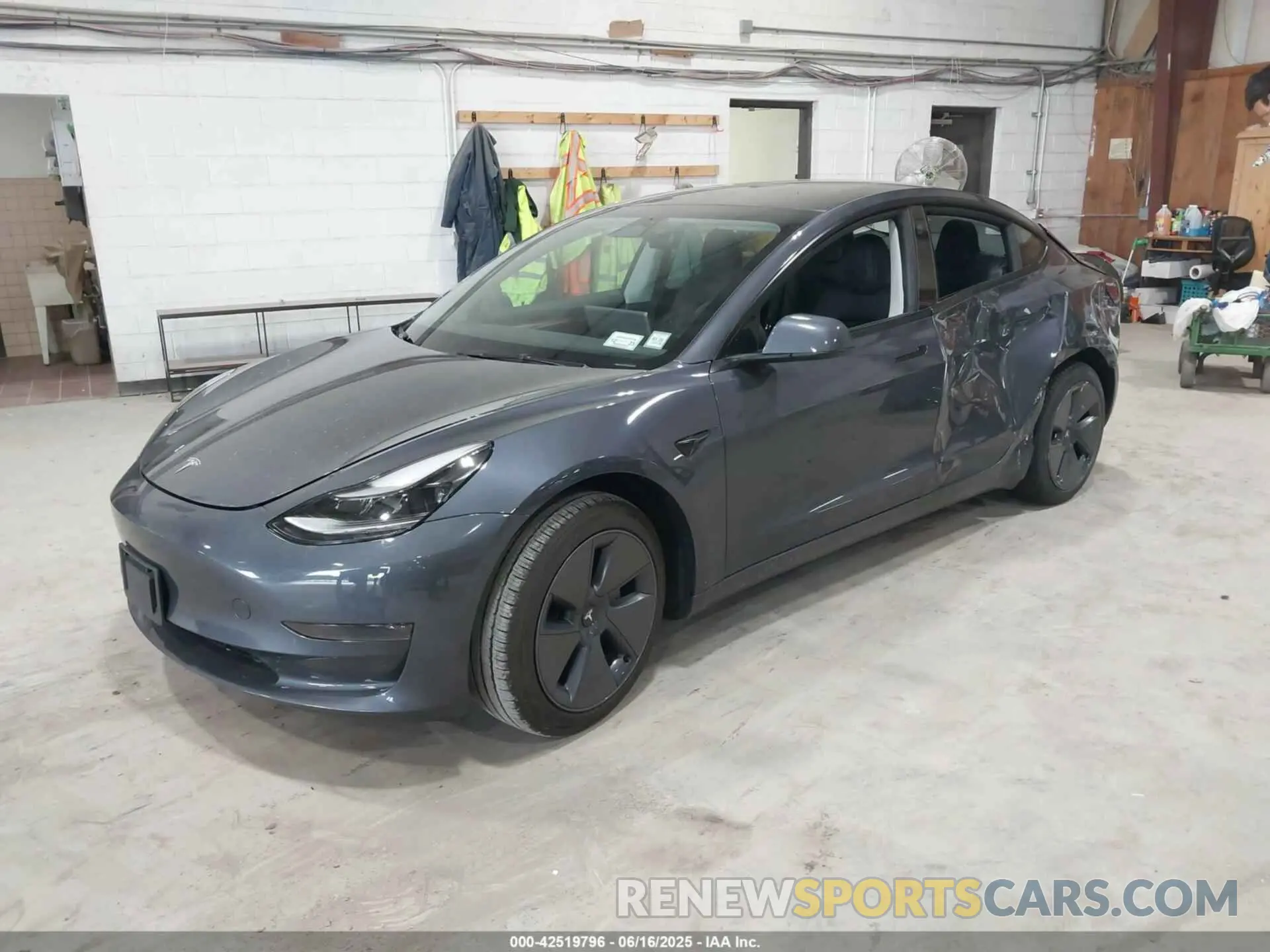 2 Фотография поврежденного автомобиля 5YJ3E1EA3PF705909 TESLA MODEL 3 2023