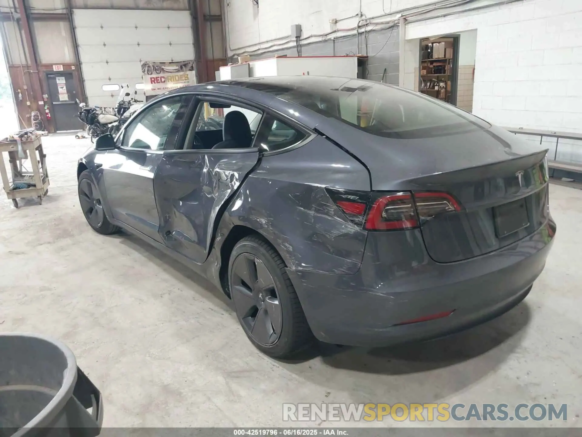 3 Фотография поврежденного автомобиля 5YJ3E1EA3PF705909 TESLA MODEL 3 2023