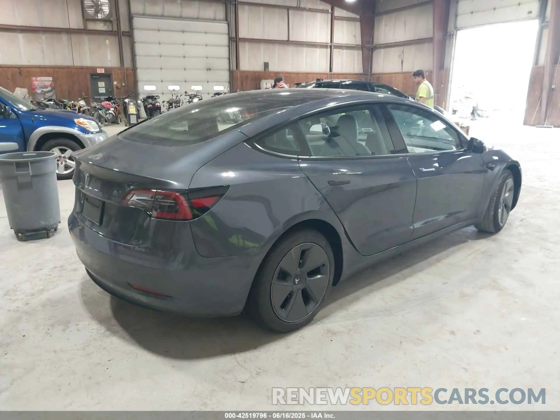 4 Фотография поврежденного автомобиля 5YJ3E1EA3PF705909 TESLA MODEL 3 2023