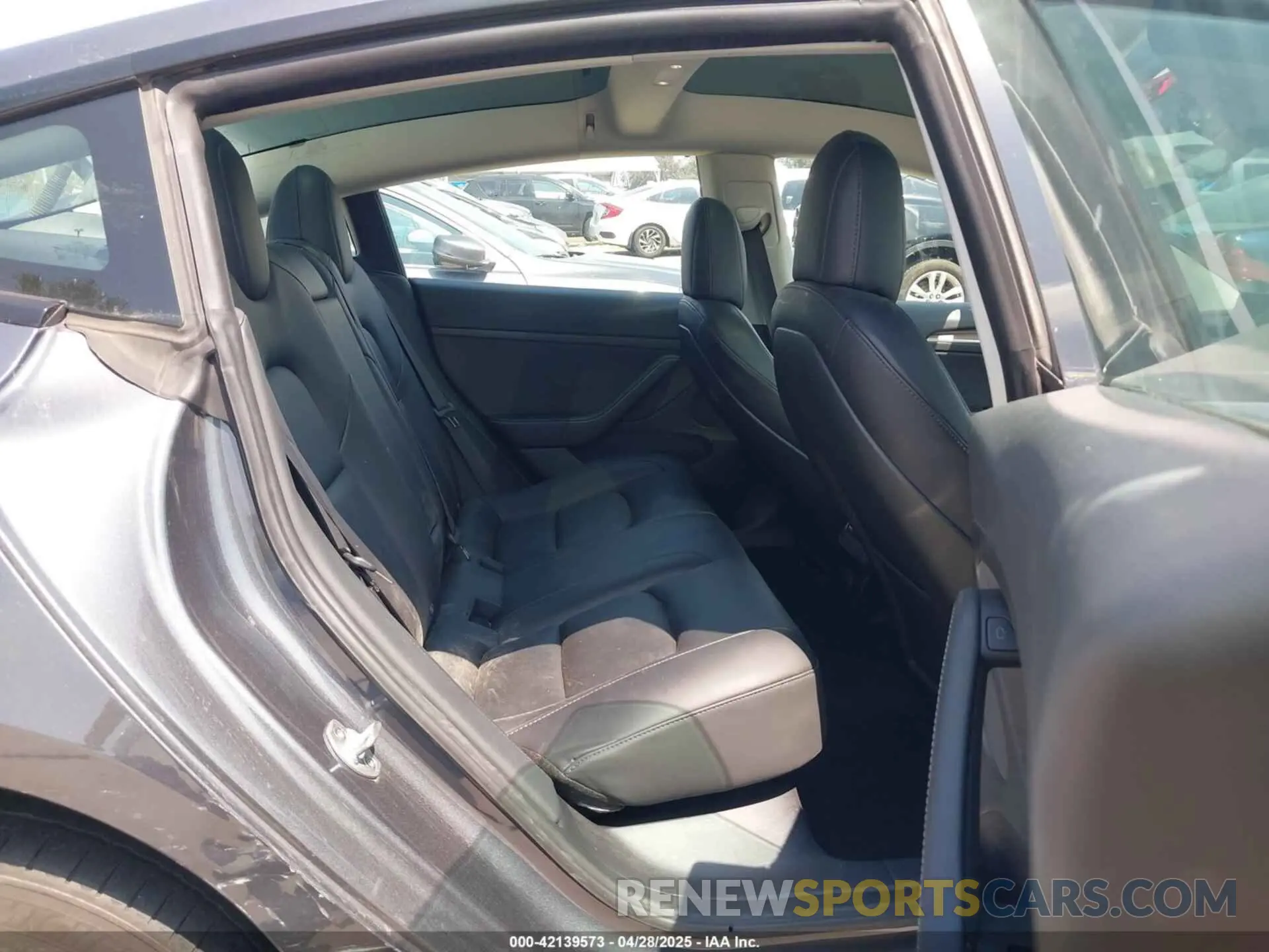 8 Photograph of a damaged car 5YJ3E1EA4PF398573 TESLA MODEL 3 2023