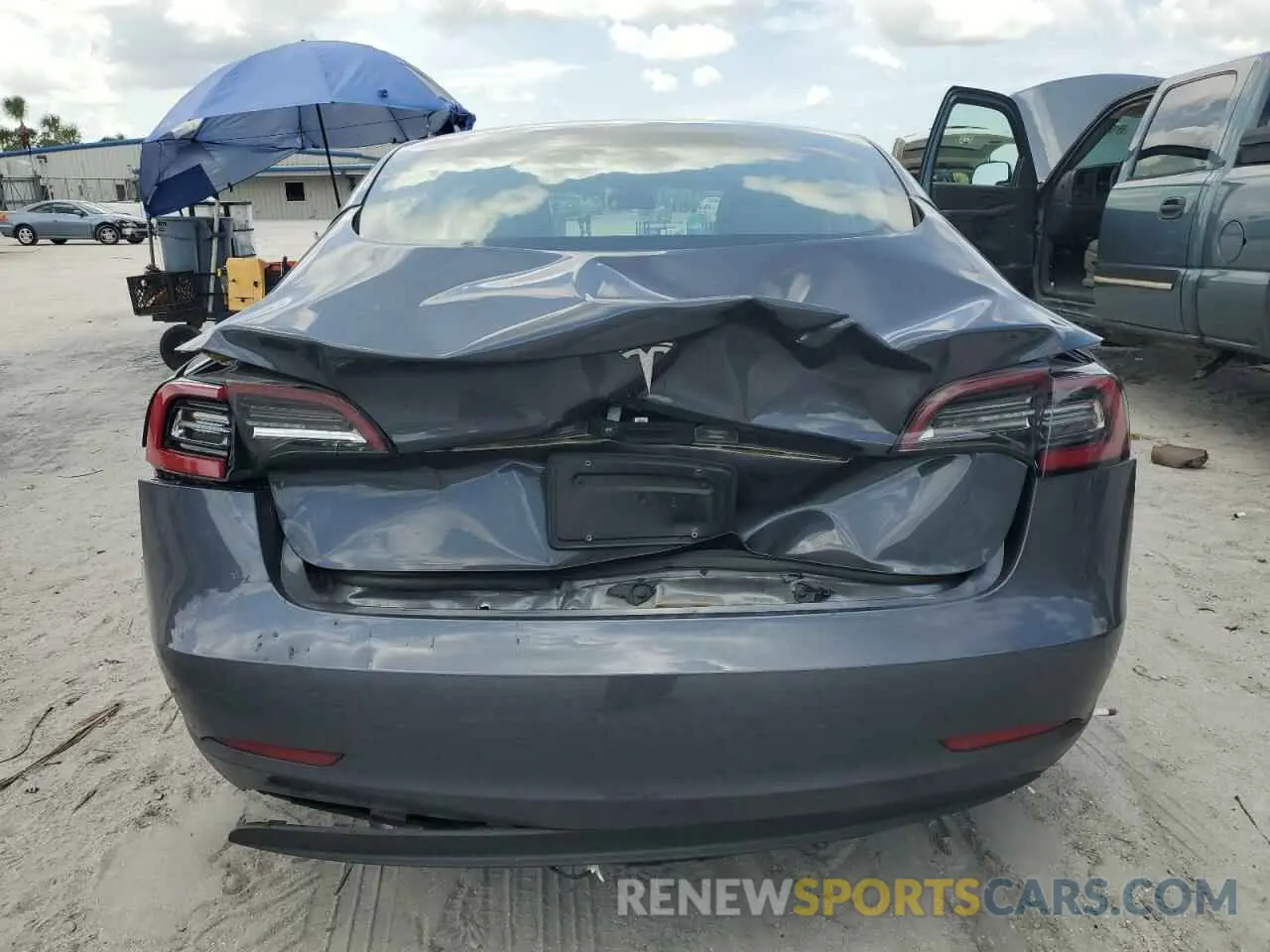 6 Photograph of a damaged car 5YJ3E1EA4PF407112 TESLA MODEL 3 2023
