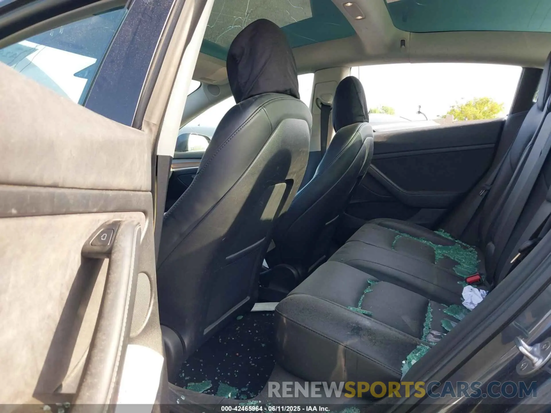 8 Photograph of a damaged car 5YJ3E1EA4PF427022 TESLA MODEL 3 2023