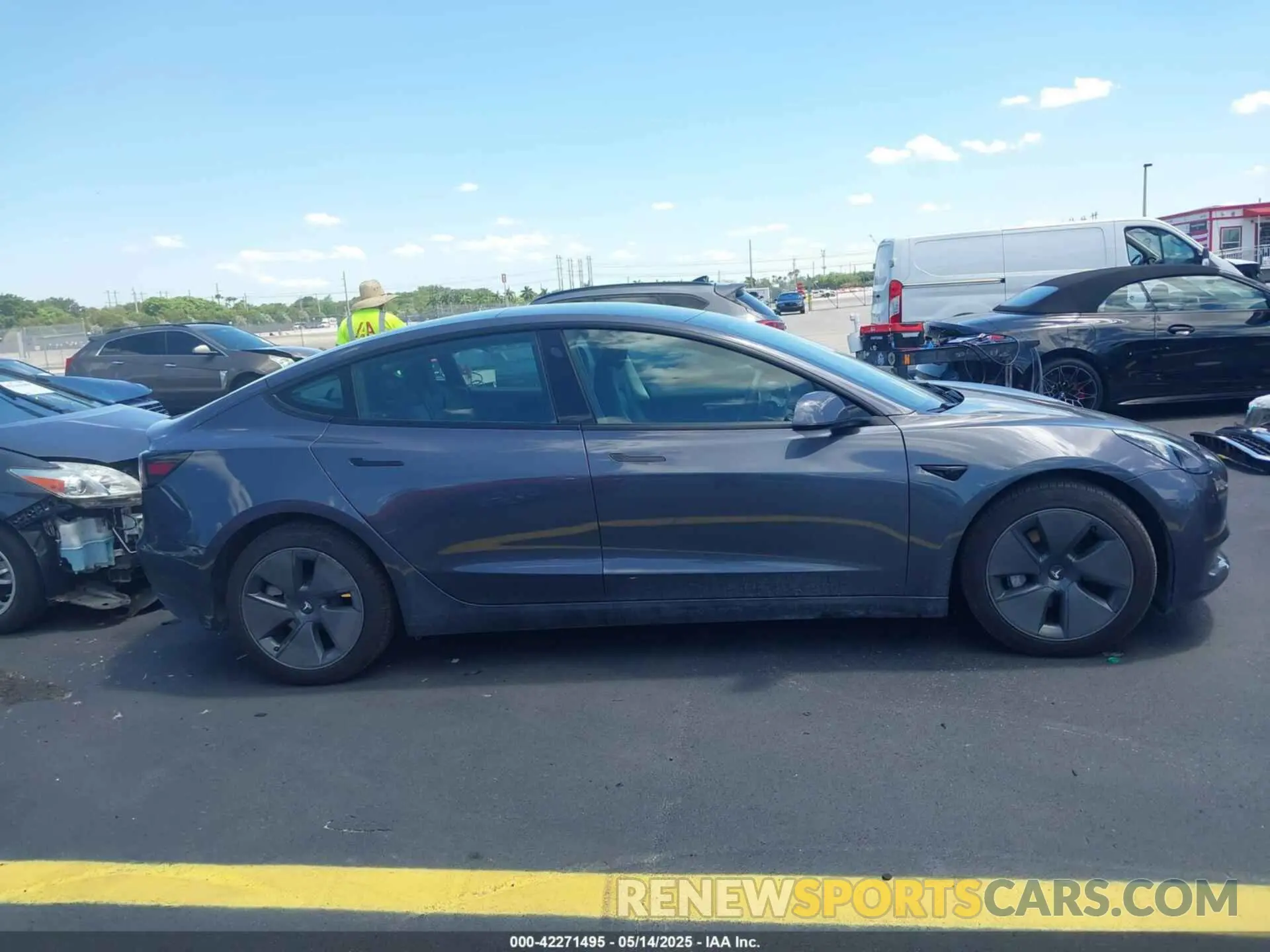 13 Фотография поврежденного автомобиля 5YJ3E1EA4PF461624 TESLA MODEL 3 2023