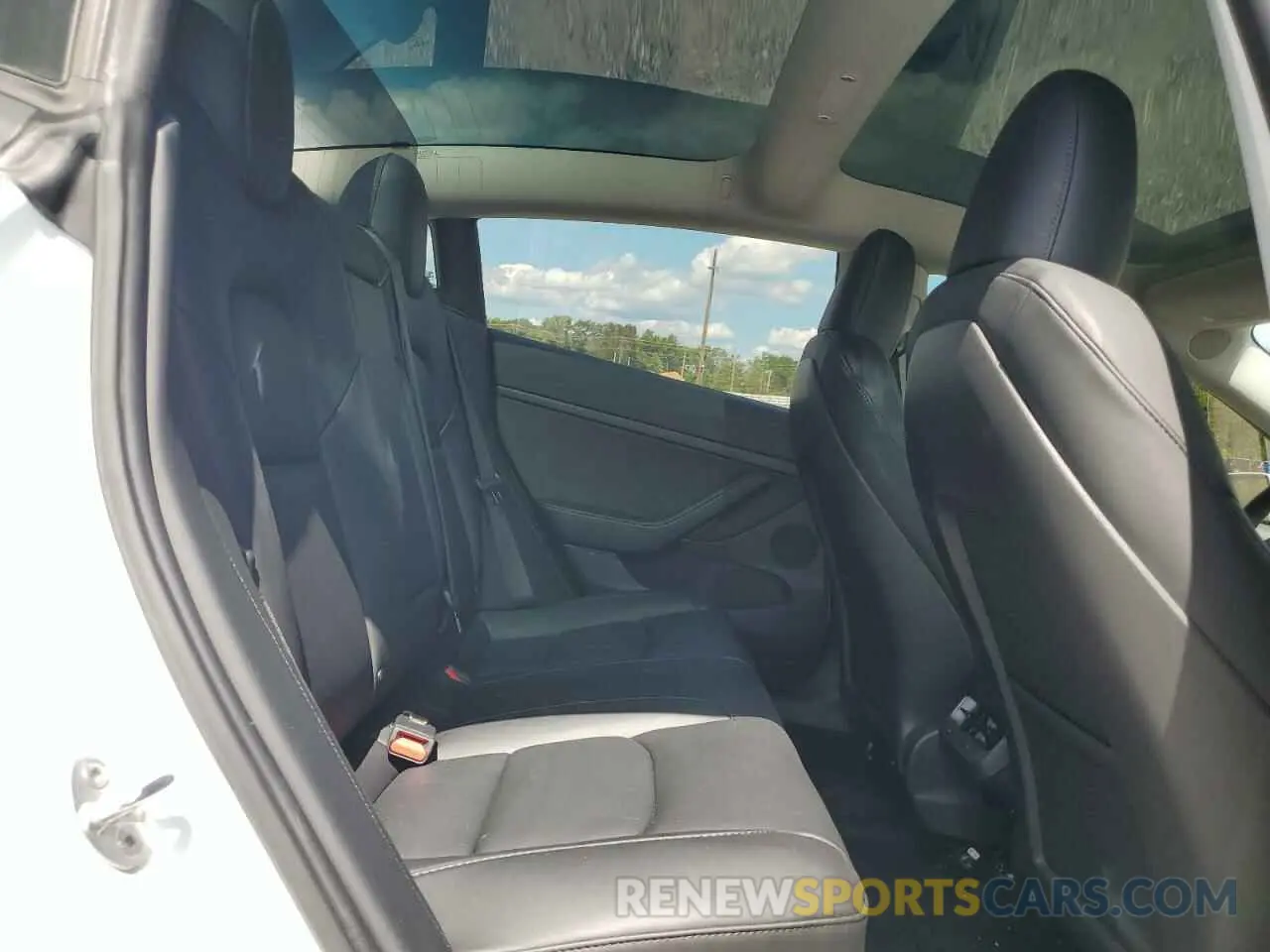 10 Photograph of a damaged car 5YJ3E1EA4PF638401 TESLA MODEL 3 2023