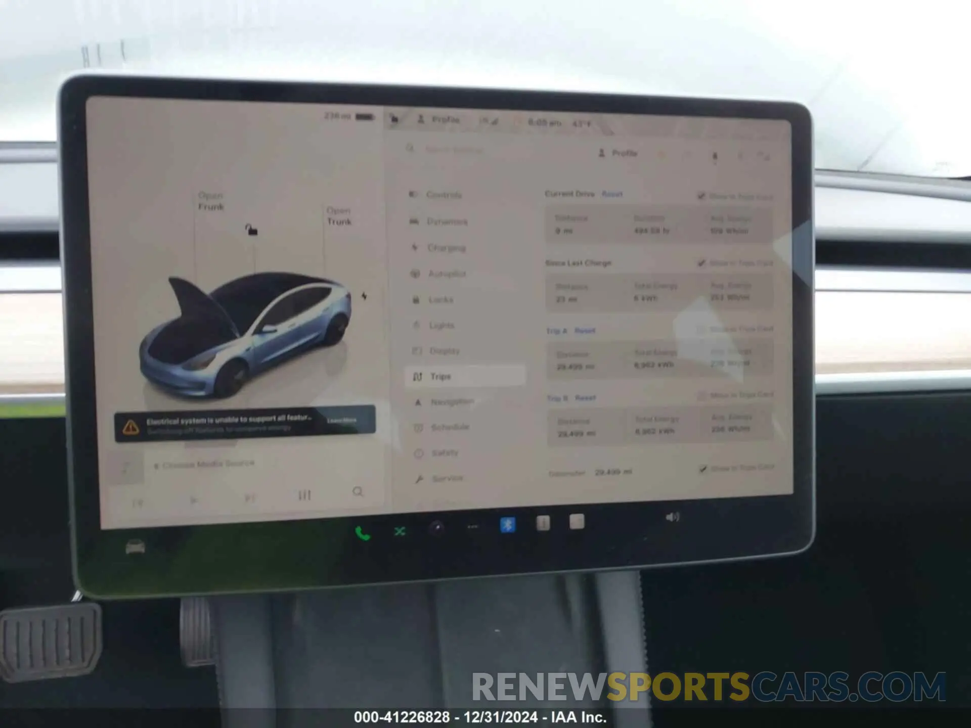 18 Photograph of a damaged car 5YJ3E1EA4PF655098 TESLA MODEL 3 2023