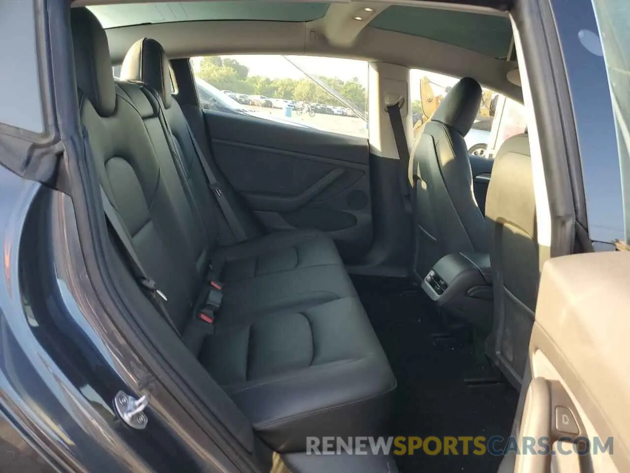 10 Photograph of a damaged car 5YJ3E1EA4PF665789 TESLA MODEL 3 2023