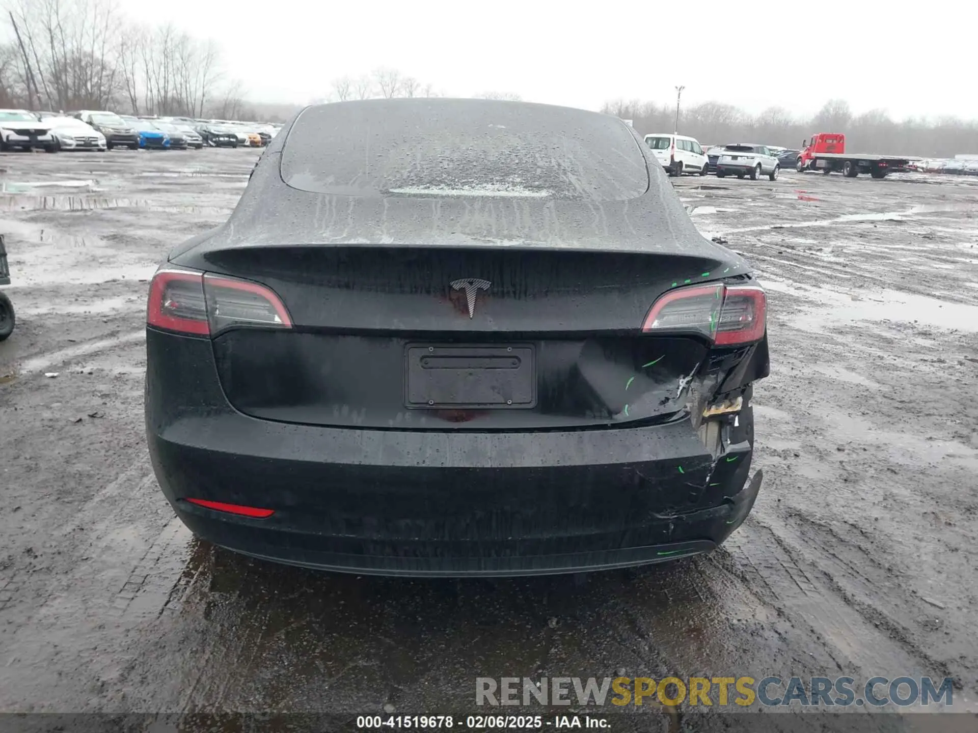 17 Photograph of a damaged car 5YJ3E1EA4PF678395 TESLA MODEL 3 2023