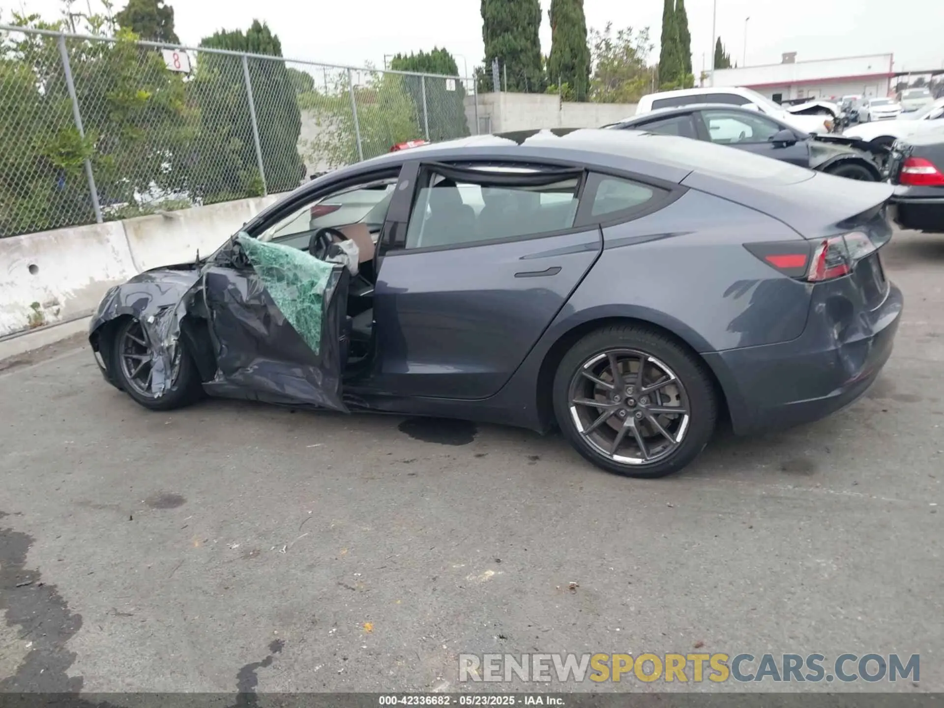 14 Photograph of a damaged car 5YJ3E1EA4PF705949 TESLA MODEL 3 2023