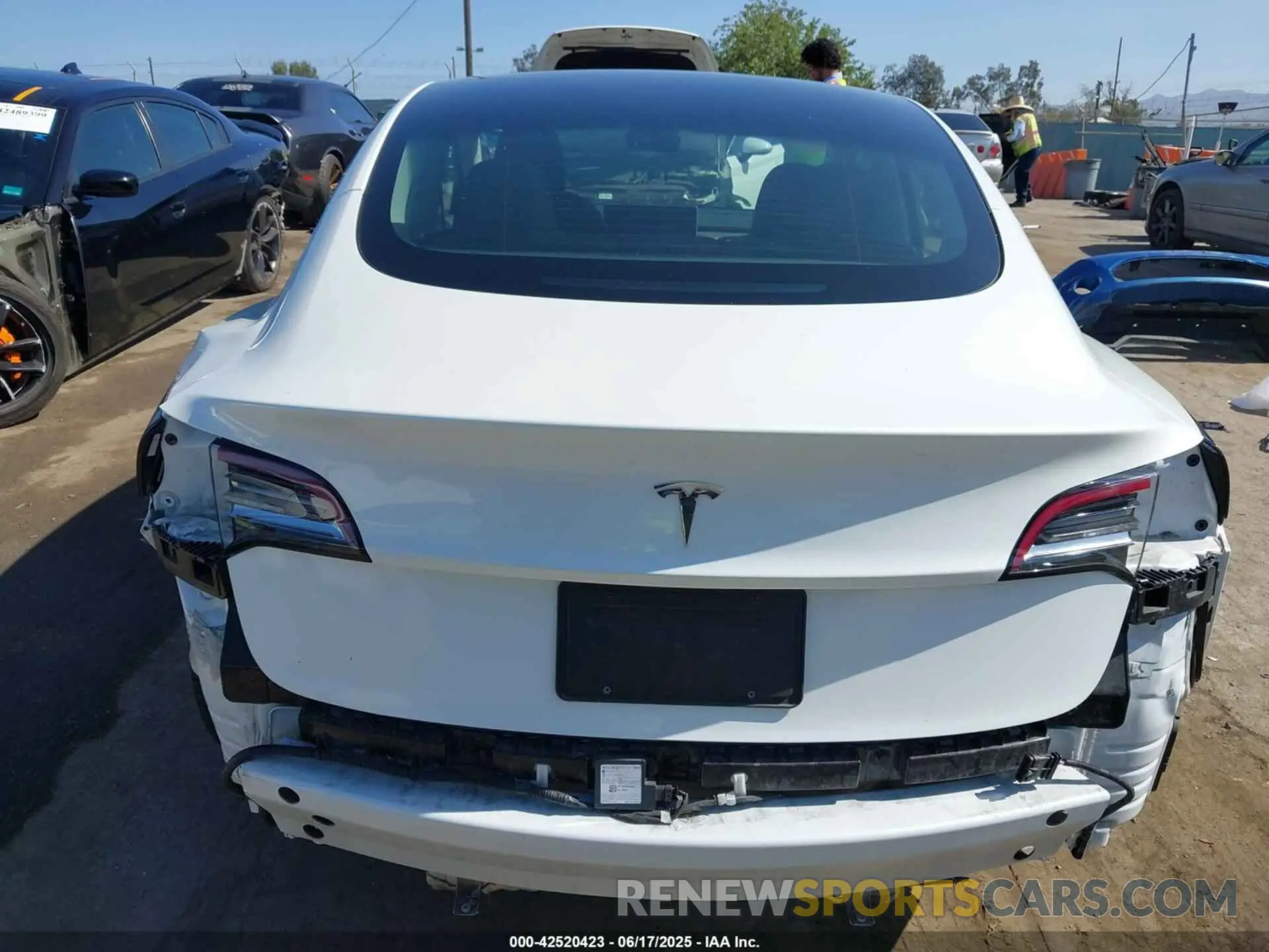 17 Фотография поврежденного автомобиля 5YJ3E1EA5PF401237 TESLA MODEL 3 2023