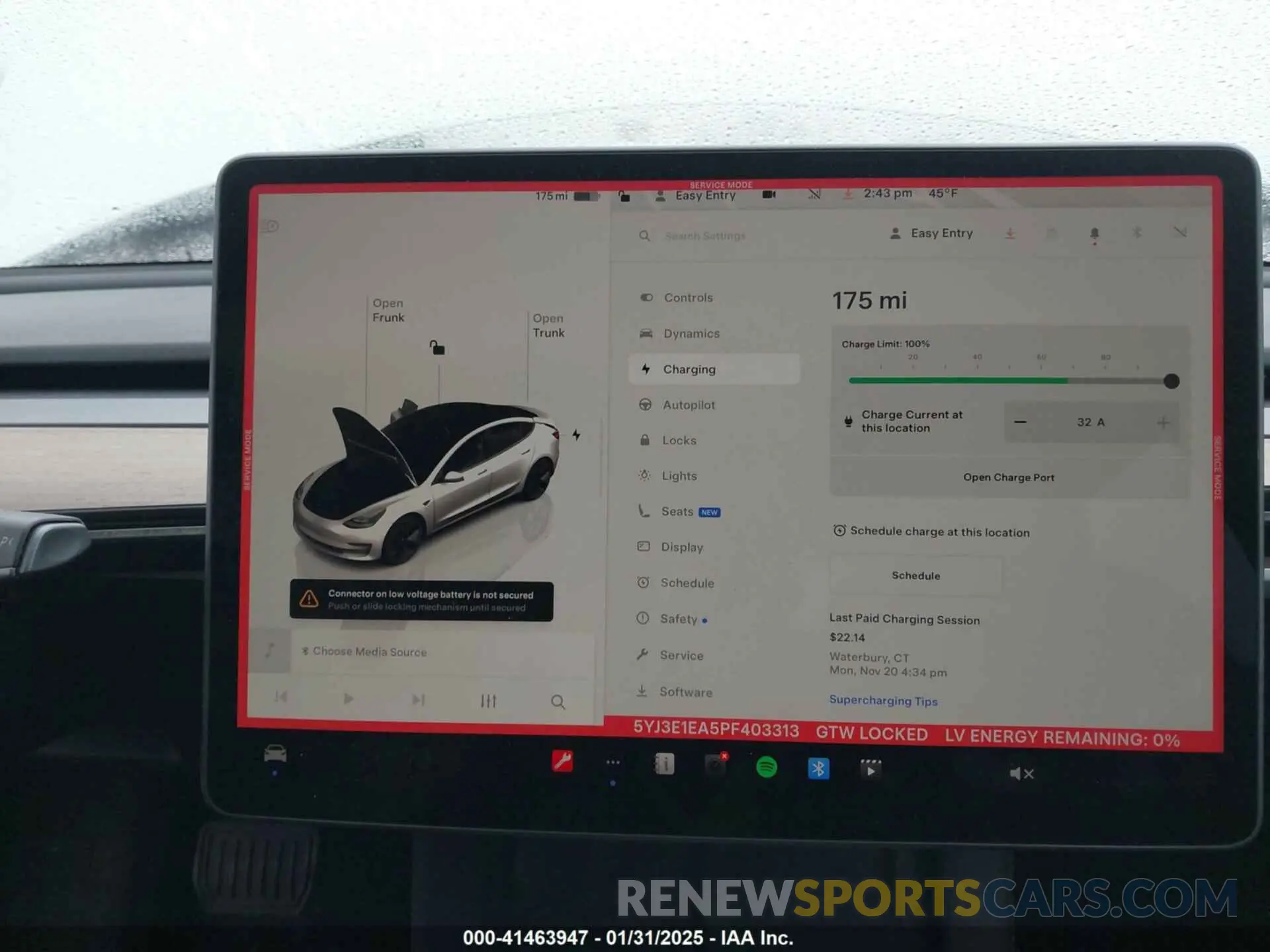 17 Photograph of a damaged car 5YJ3E1EA5PF403313 TESLA MODEL 3 2023