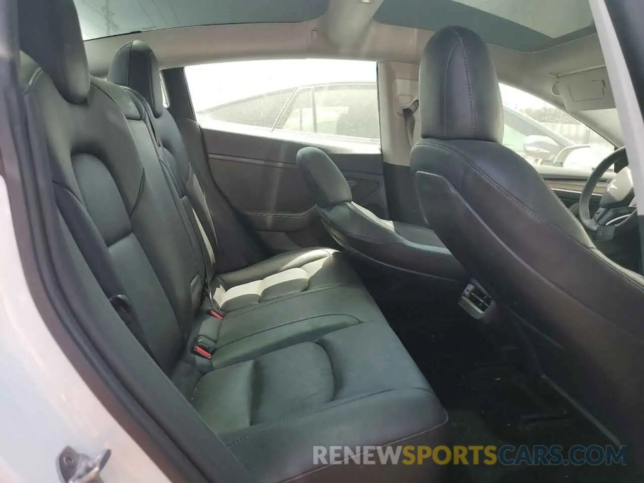 10 Photograph of a damaged car 5YJ3E1EA5PF463169 TESLA MODEL 3 2023