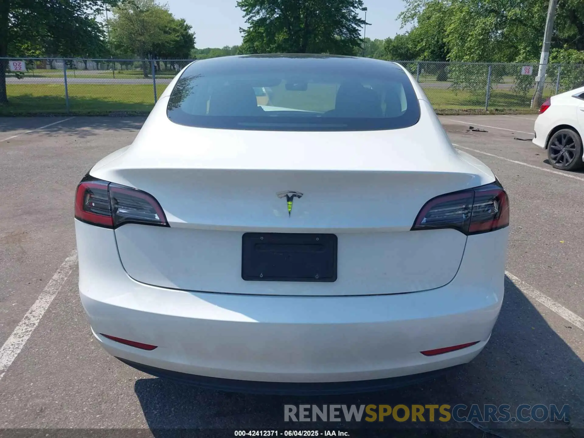 15 Photograph of a damaged car 5YJ3E1EA5PF555642 TESLA MODEL 3 2023