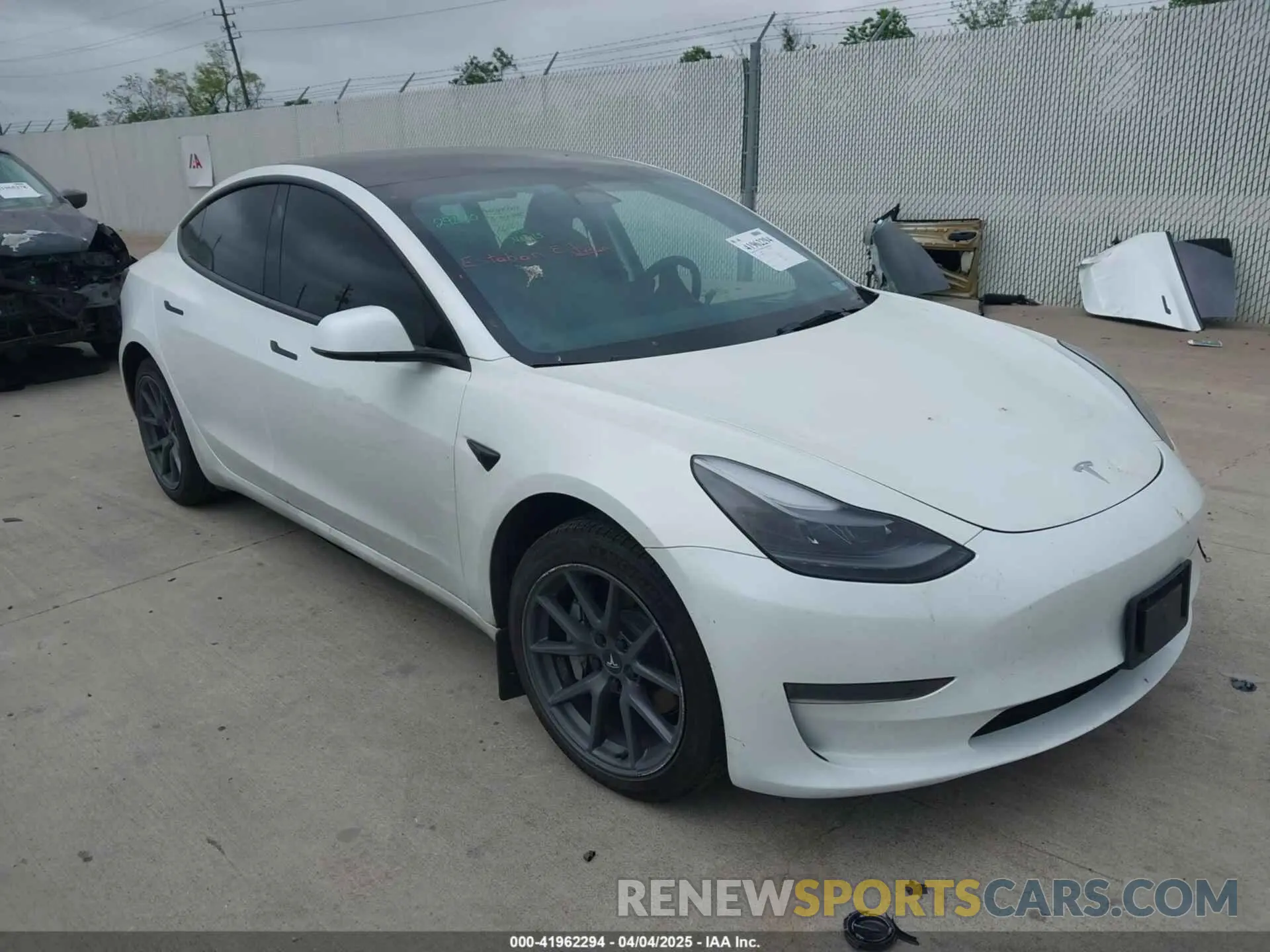 1 Photograph of a damaged car 5YJ3E1EA5PF556645 TESLA MODEL 3 2023