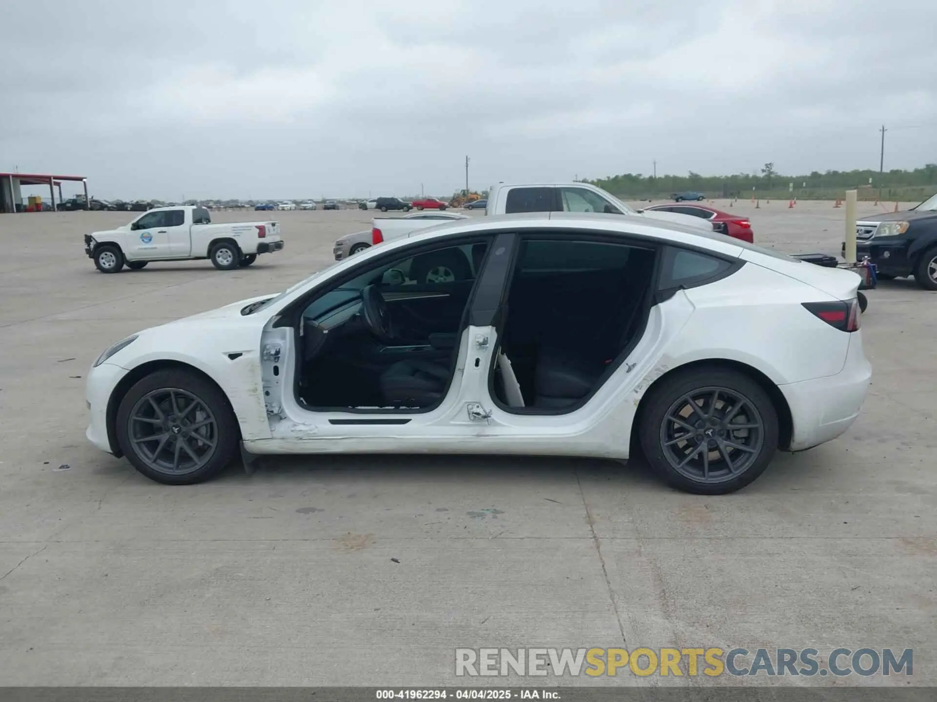 14 Photograph of a damaged car 5YJ3E1EA5PF556645 TESLA MODEL 3 2023