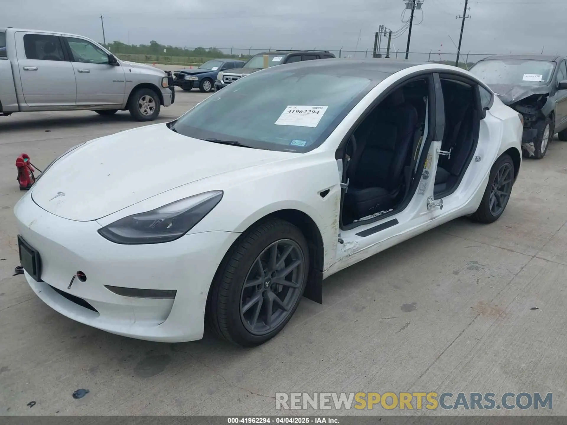 2 Photograph of a damaged car 5YJ3E1EA5PF556645 TESLA MODEL 3 2023