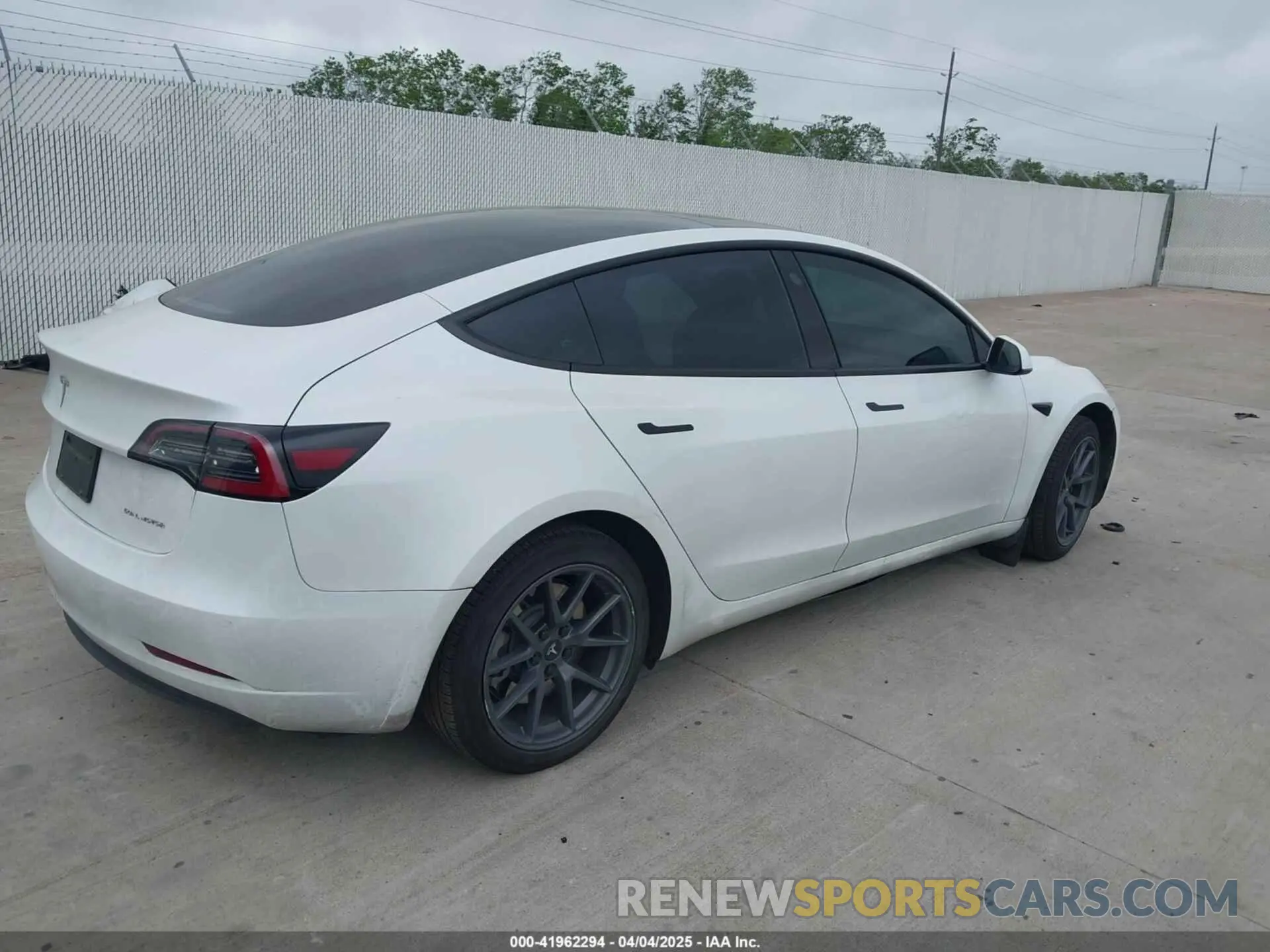 4 Photograph of a damaged car 5YJ3E1EA5PF556645 TESLA MODEL 3 2023