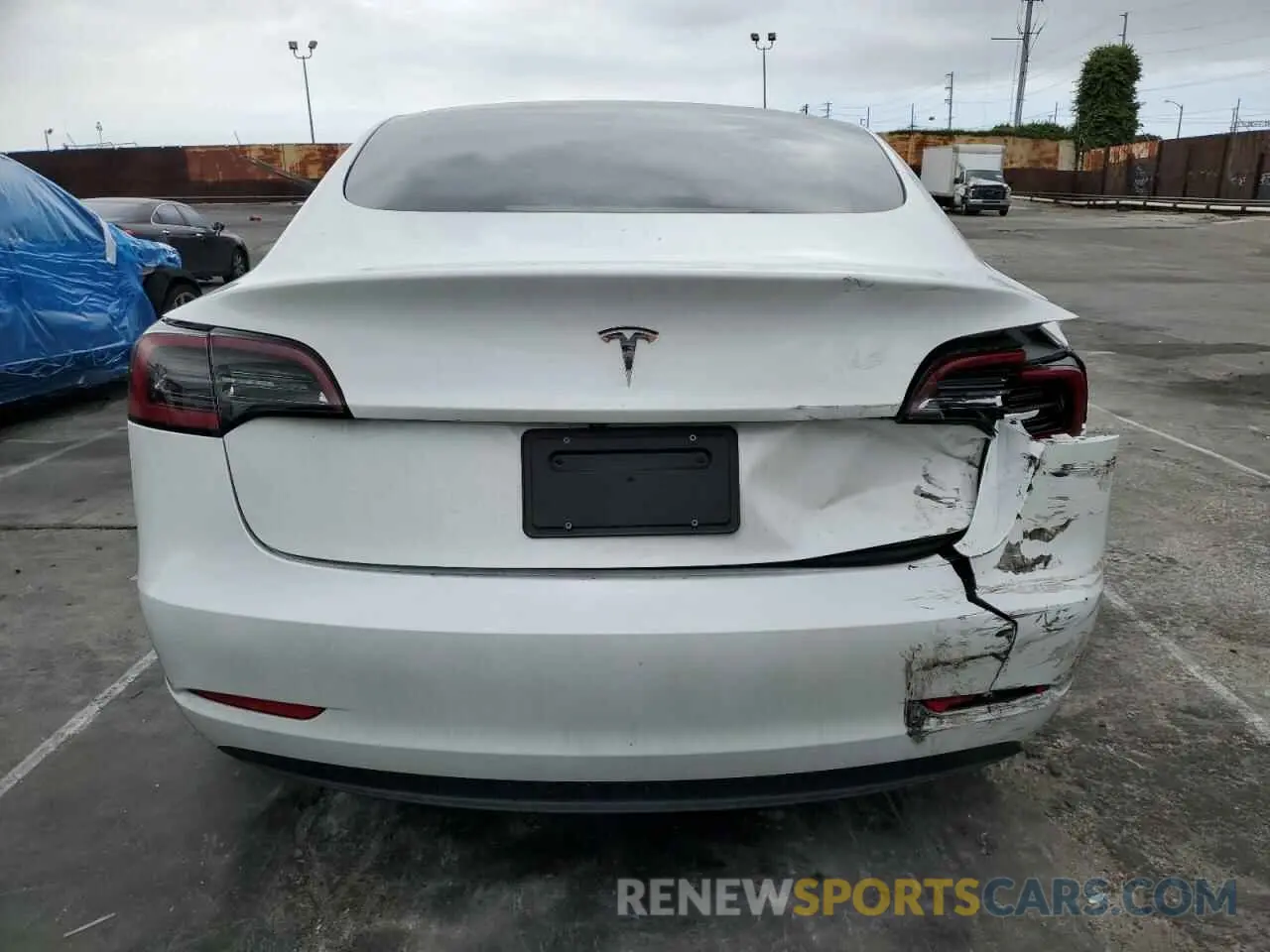 6 Photograph of a damaged car 5YJ3E1EA5PF570299 TESLA MODEL 3 2023