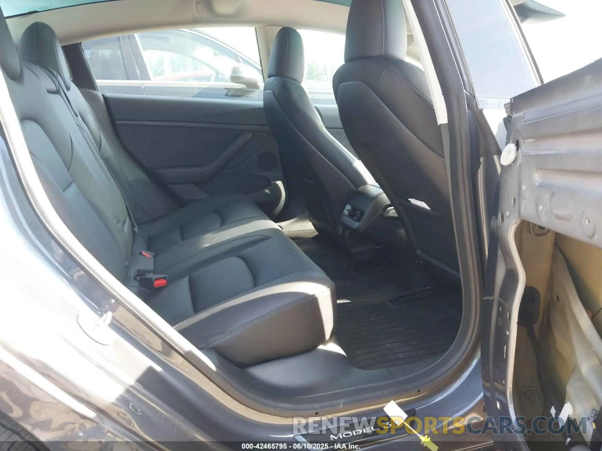8 Photograph of a damaged car 5YJ3E1EA5PF656325 TESLA MODEL 3 2023