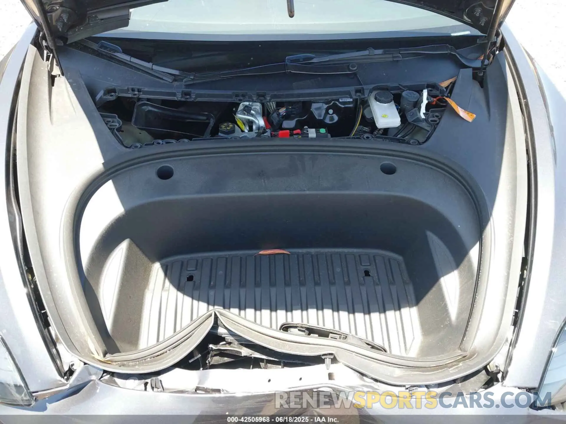 10 Photograph of a damaged car 5YJ3E1EA5PF709931 TESLA MODEL 3 2023