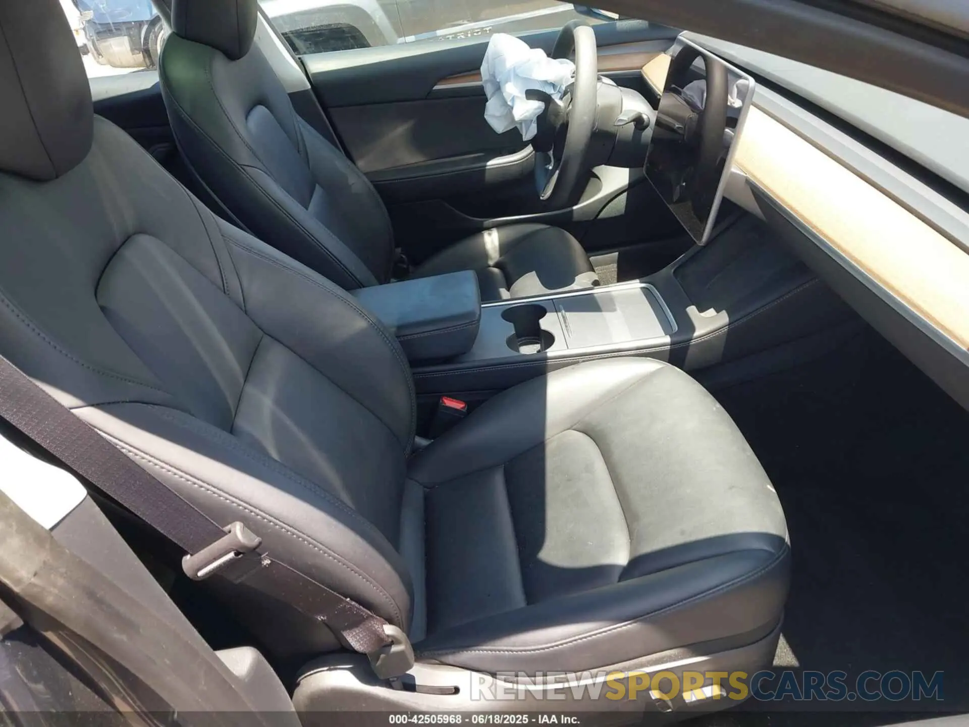 5 Photograph of a damaged car 5YJ3E1EA5PF709931 TESLA MODEL 3 2023