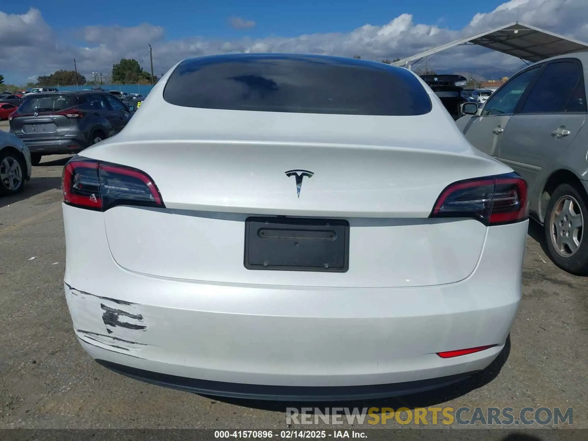 17 Фотография поврежденного автомобиля 5YJ3E1EA6PF488405 TESLA MODEL 3 2023