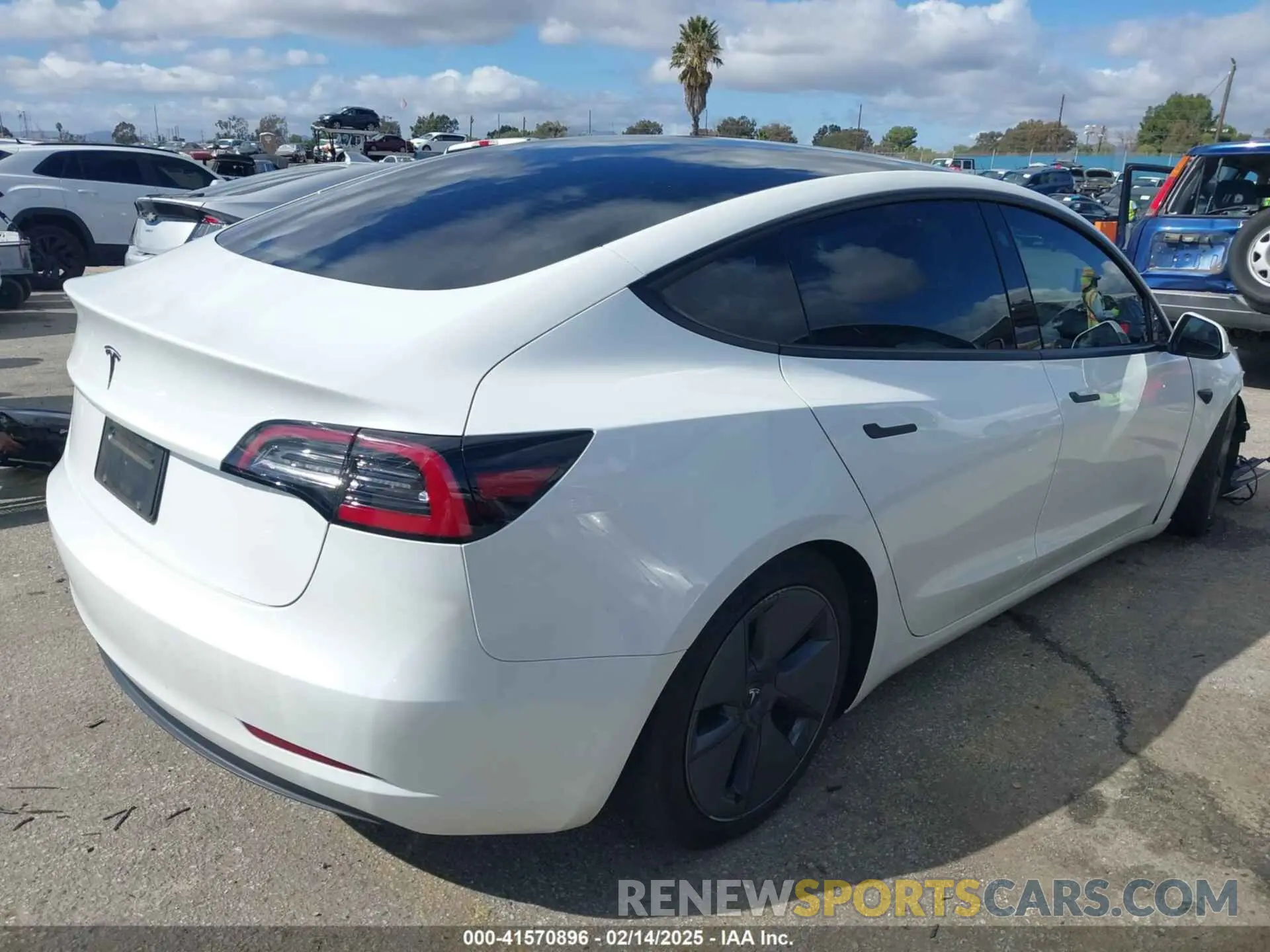 4 Фотография поврежденного автомобиля 5YJ3E1EA6PF488405 TESLA MODEL 3 2023