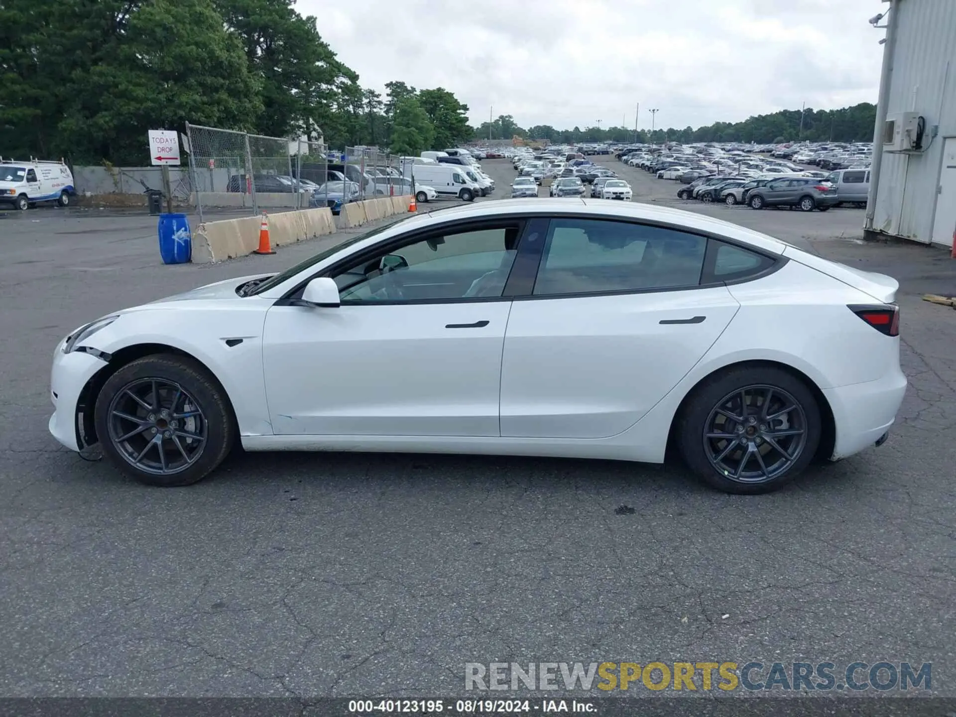 14 Photograph of a damaged car 5YJ3E1EA6PF509527 TESLA MODEL 3 2023
