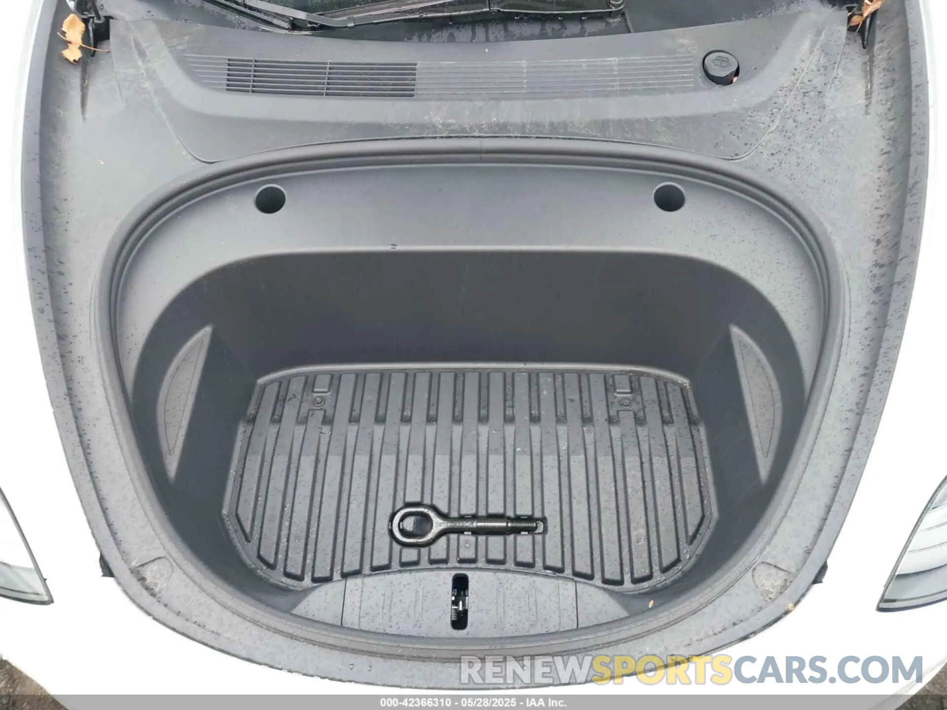 10 Photograph of a damaged car 5YJ3E1EA6PF570876 TESLA MODEL 3 2023