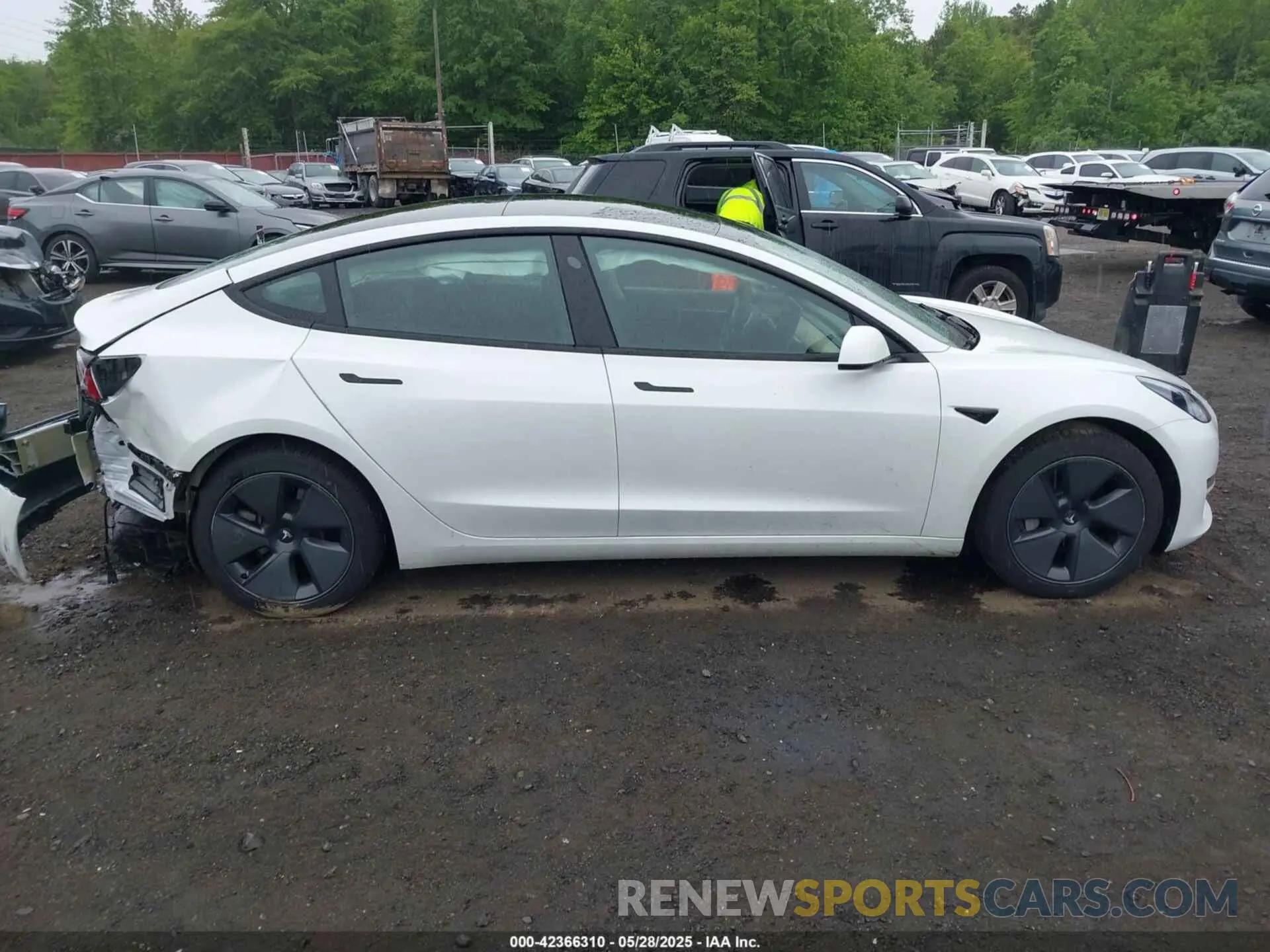 13 Photograph of a damaged car 5YJ3E1EA6PF570876 TESLA MODEL 3 2023
