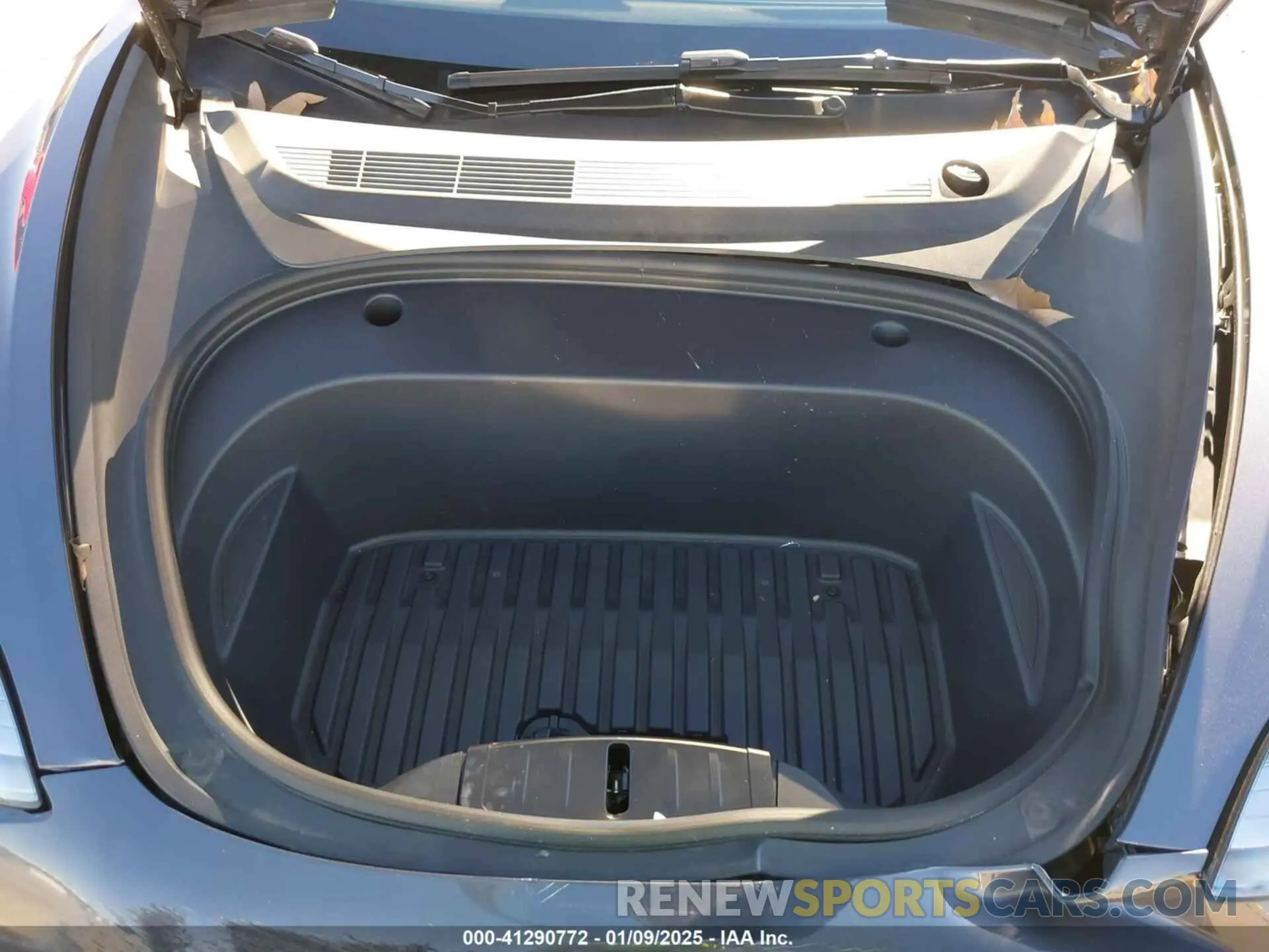 10 Photograph of a damaged car 5YJ3E1EA6PF601124 TESLA MODEL 3 2023